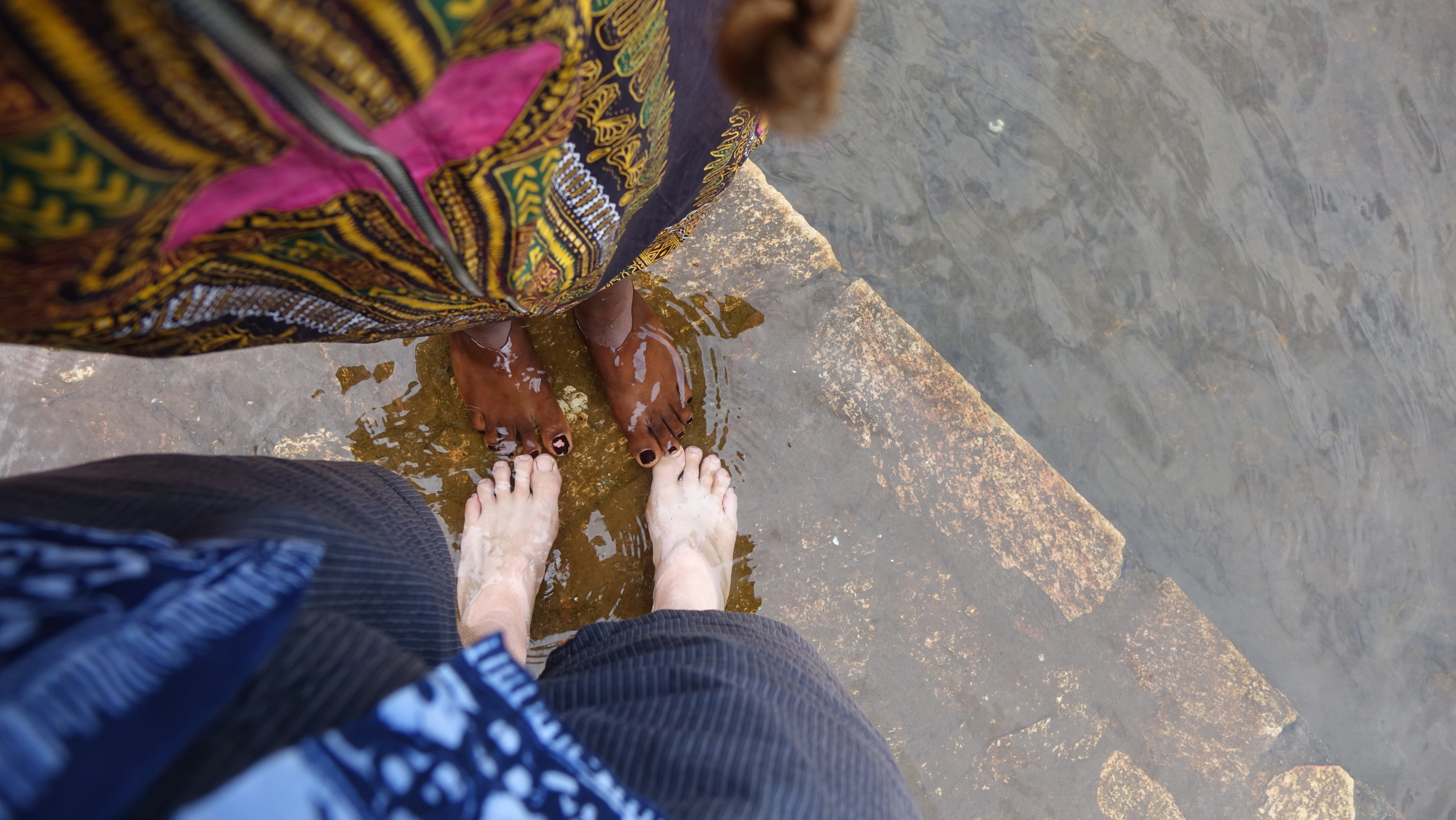 5K, jinja, people, day, black and white, mixed marriages, lifestyles, sitting, togetherness, high angle view, two people, limb, human foot, low section, HD Wallpaper