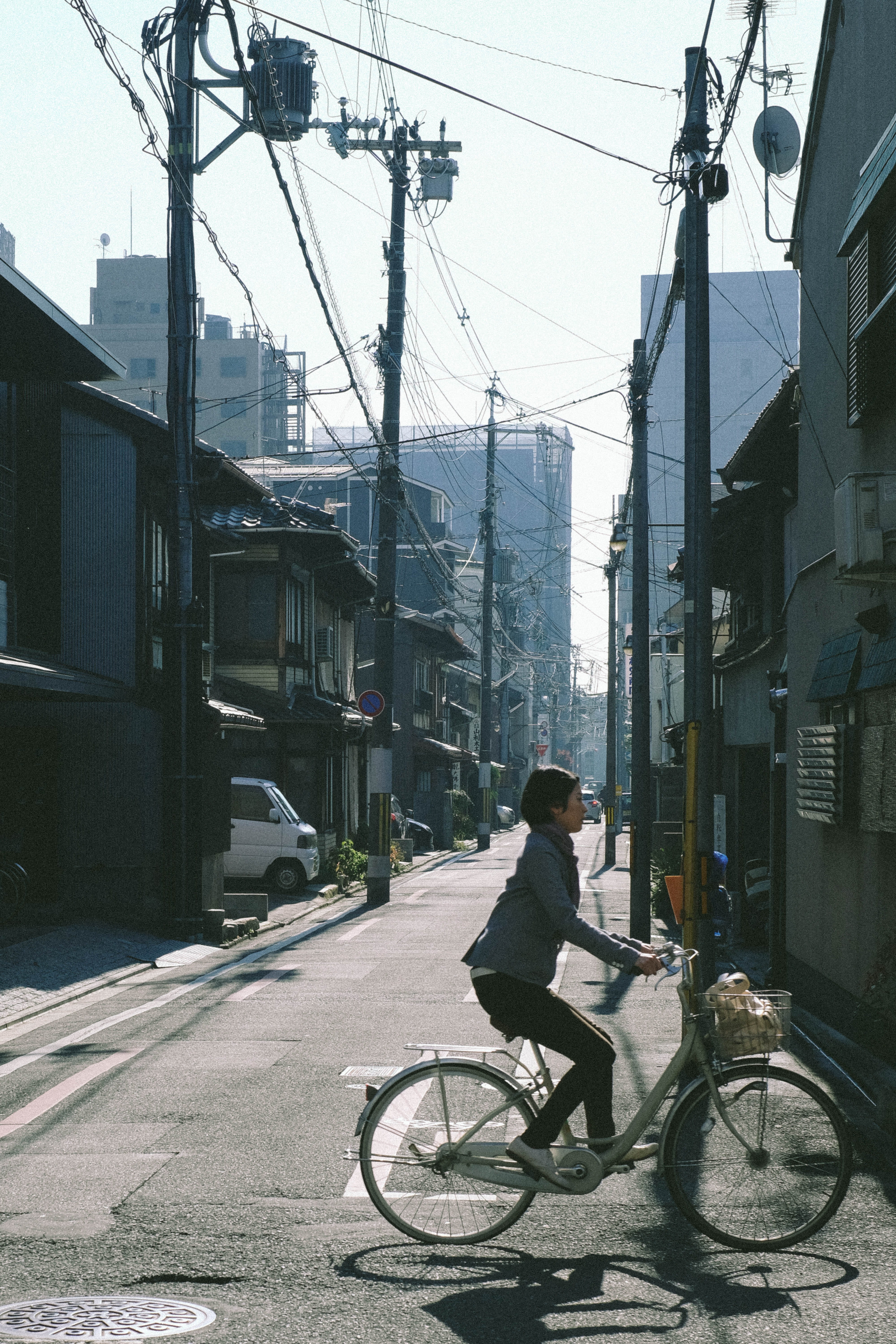 utility pole, 5K, machine, bicycle, road, kyoto alley, real people, street, town, electricity, kyoto, building exterior, japan, cable, car, full length, Phone HD Wallpaper