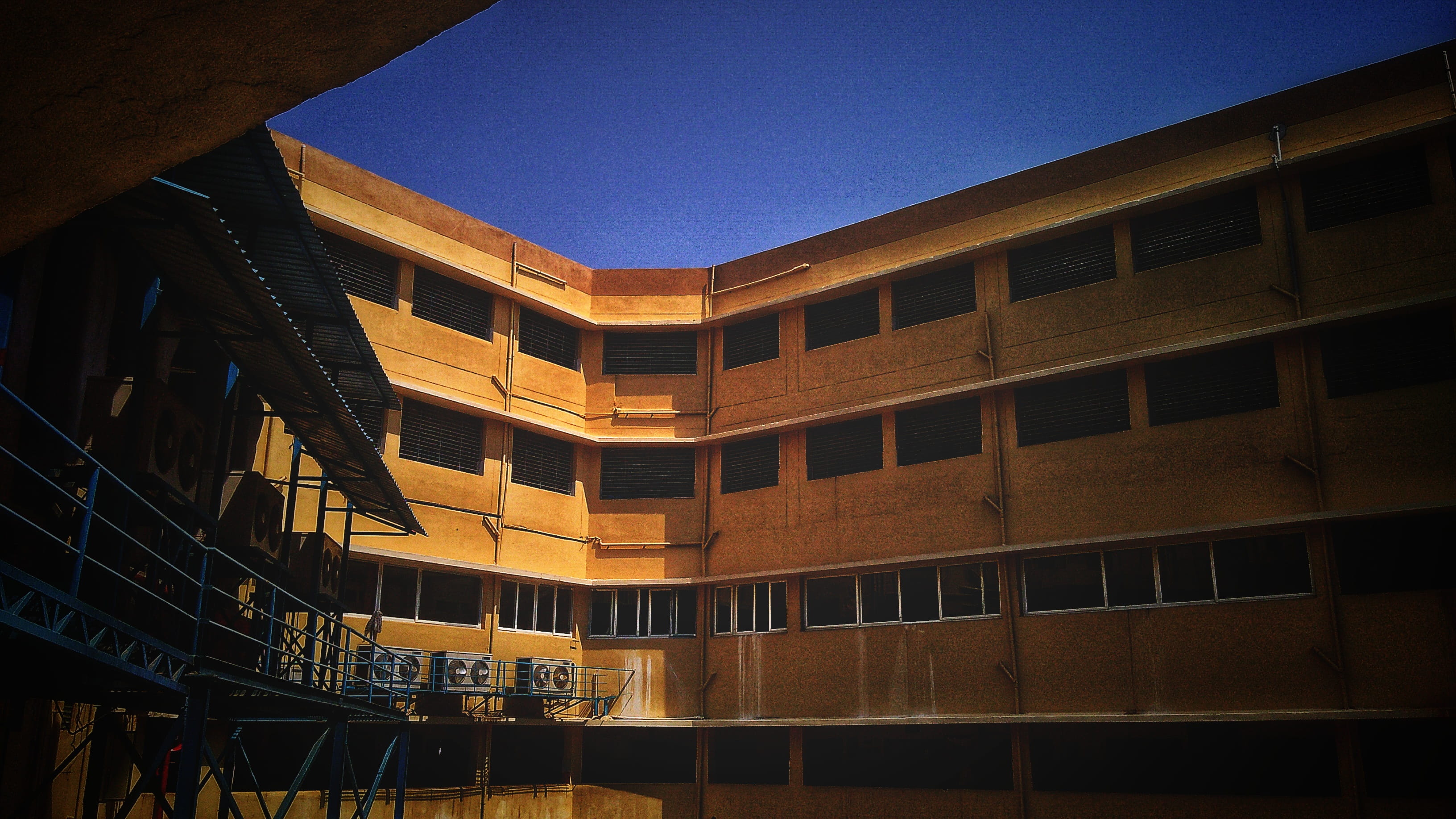 modern, city, building exterior, day, sky, architecture, no people, office building exterior, window, balcony, india, clear sky, bhubaneswar, 2K, nature, HD Wallpaper