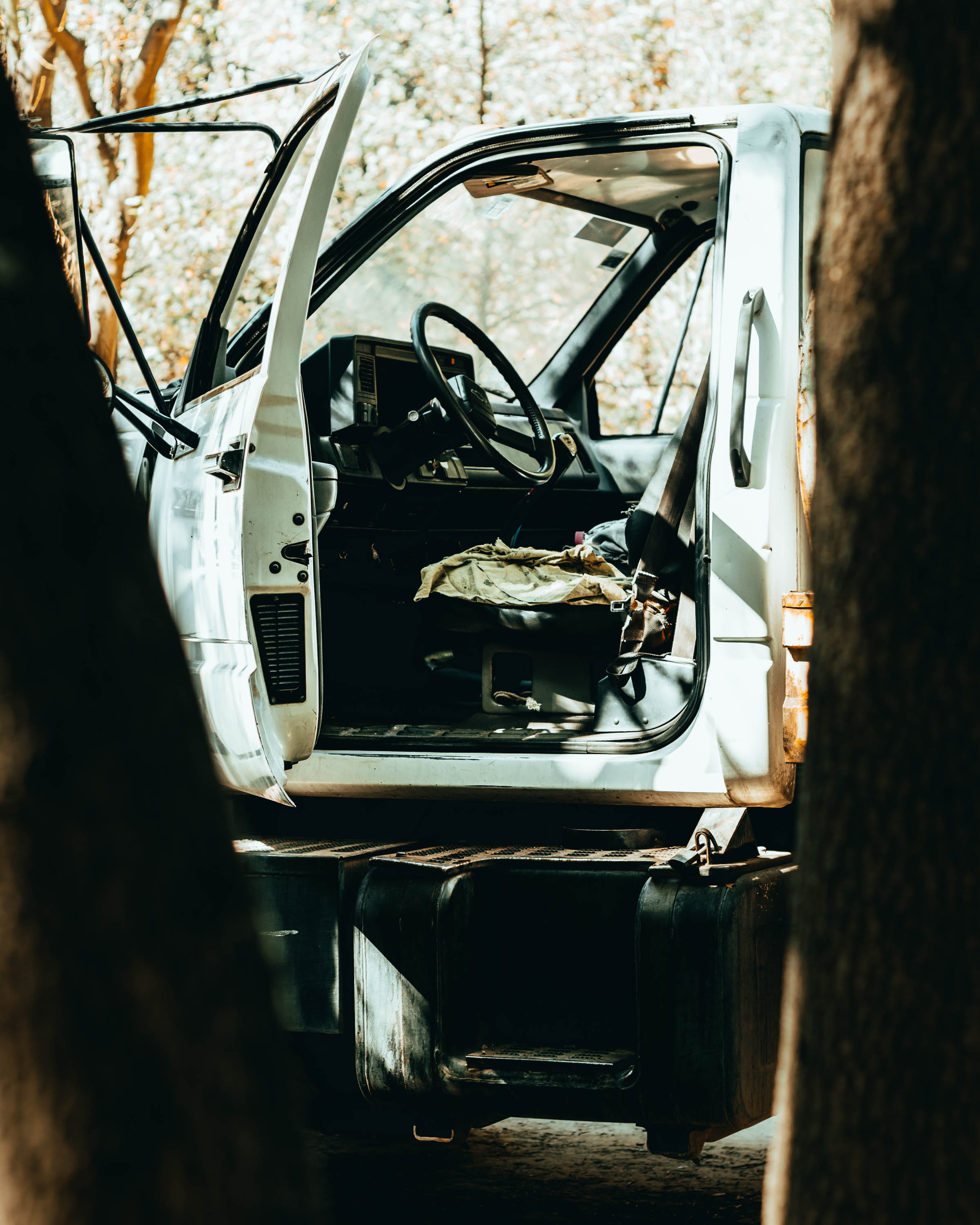 chair, land vehicle, absence, abandoned, bosque, chevrolet, outdoors, motor, tanque, old, close-up, agua, transportation, door, 2K, trademark, cushion, Phone HD Wallpaper