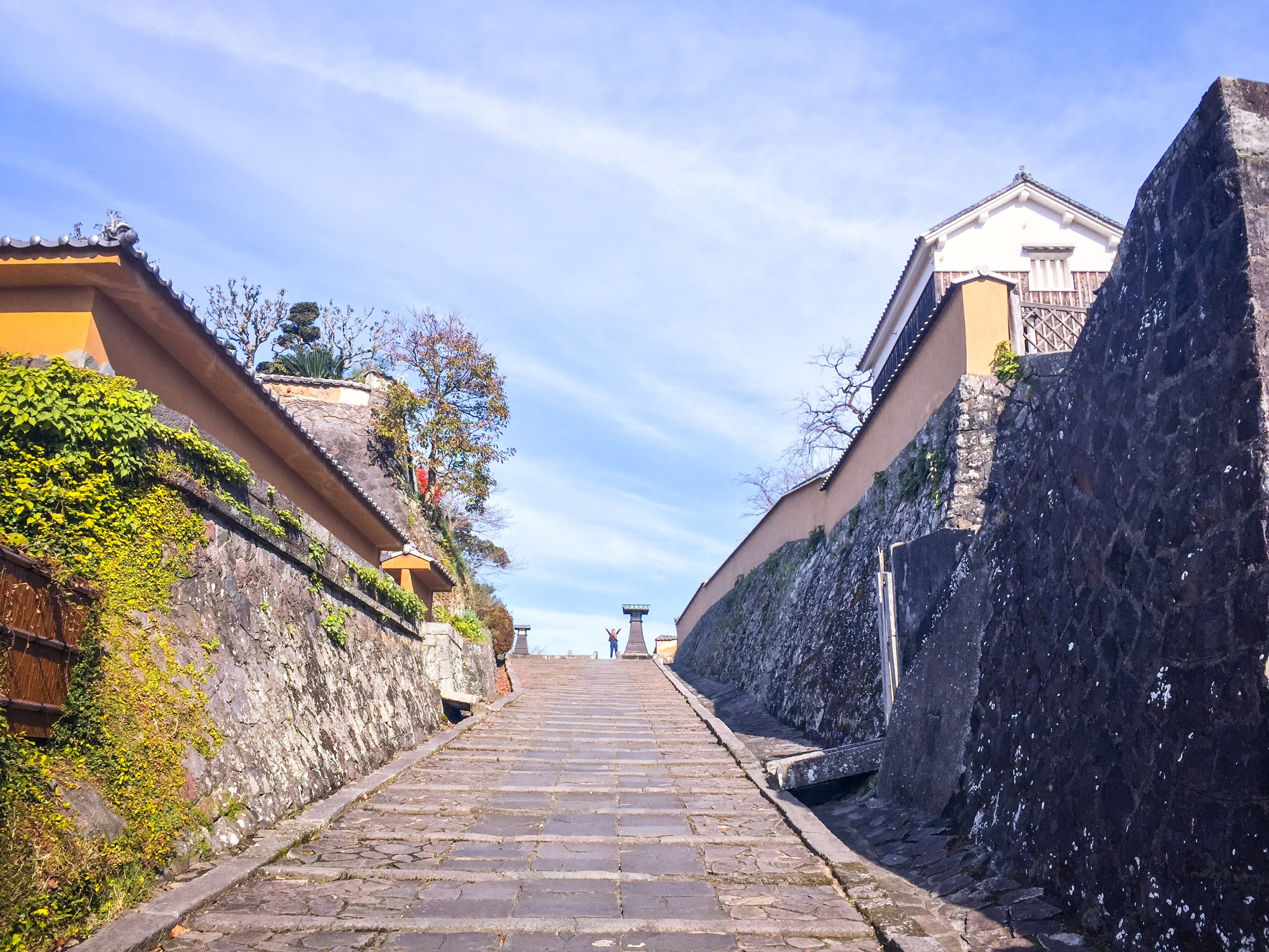 outdoor, architecture, staircase, footpath, city, 2K, street, castle, built structure, cloud - sky, history, diminishing perspective, vanishing point, HD Wallpaper