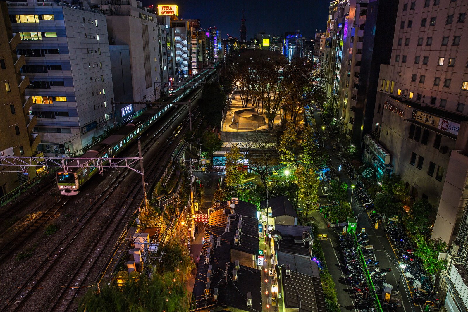 tower, towers, japon, bridges, panorama, night, light, ray, tokyo, building, train, cities, monuments, architecture, rail, japan, panoramic, 720P, rivers, HD Wallpaper