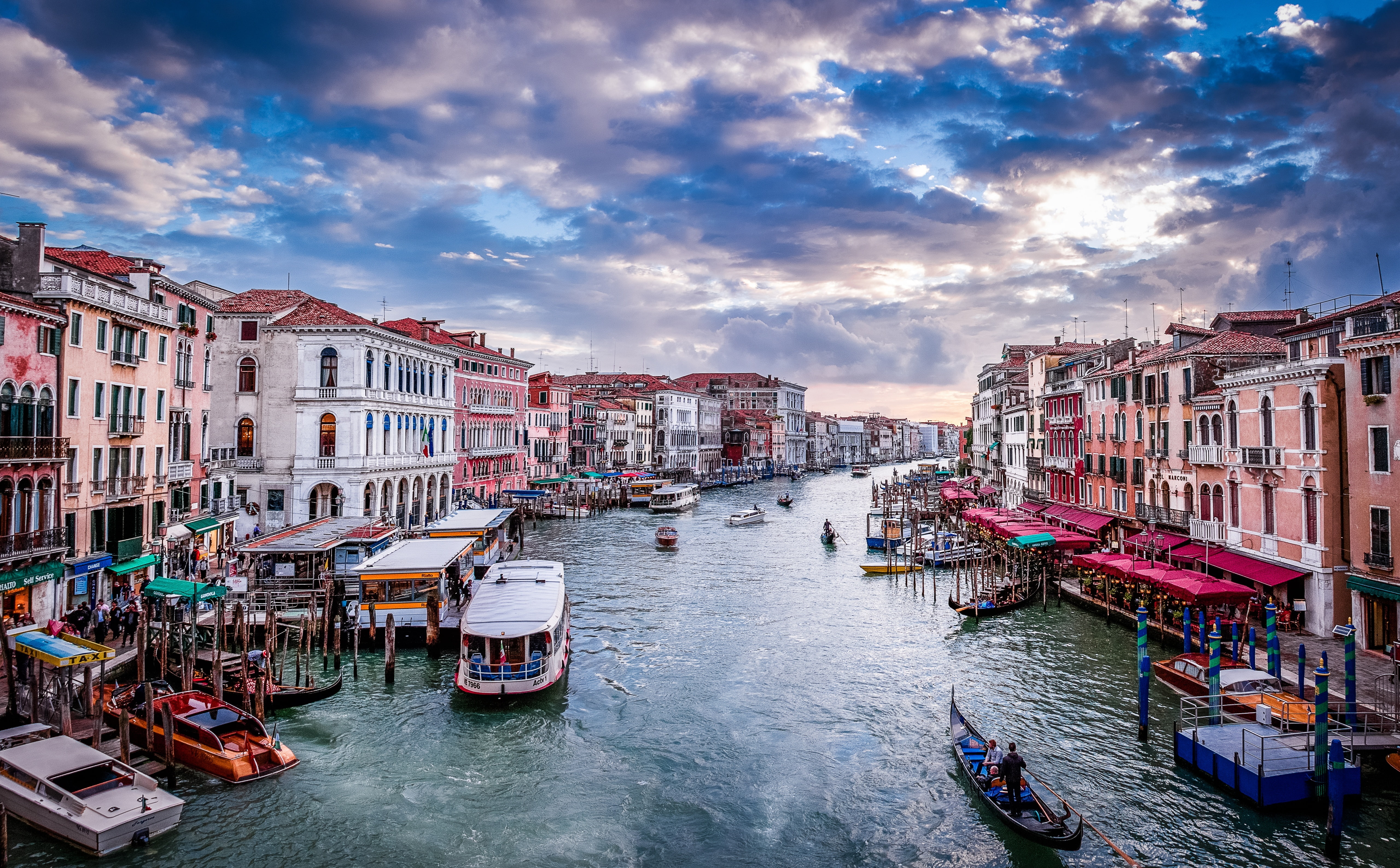 tourism, view, Italy, Italia, Travel, residential district, architecture, passenger craft, 5K, cloud - sky, landmark, houses, blue, gondola - traditional boat, HD Wallpaper