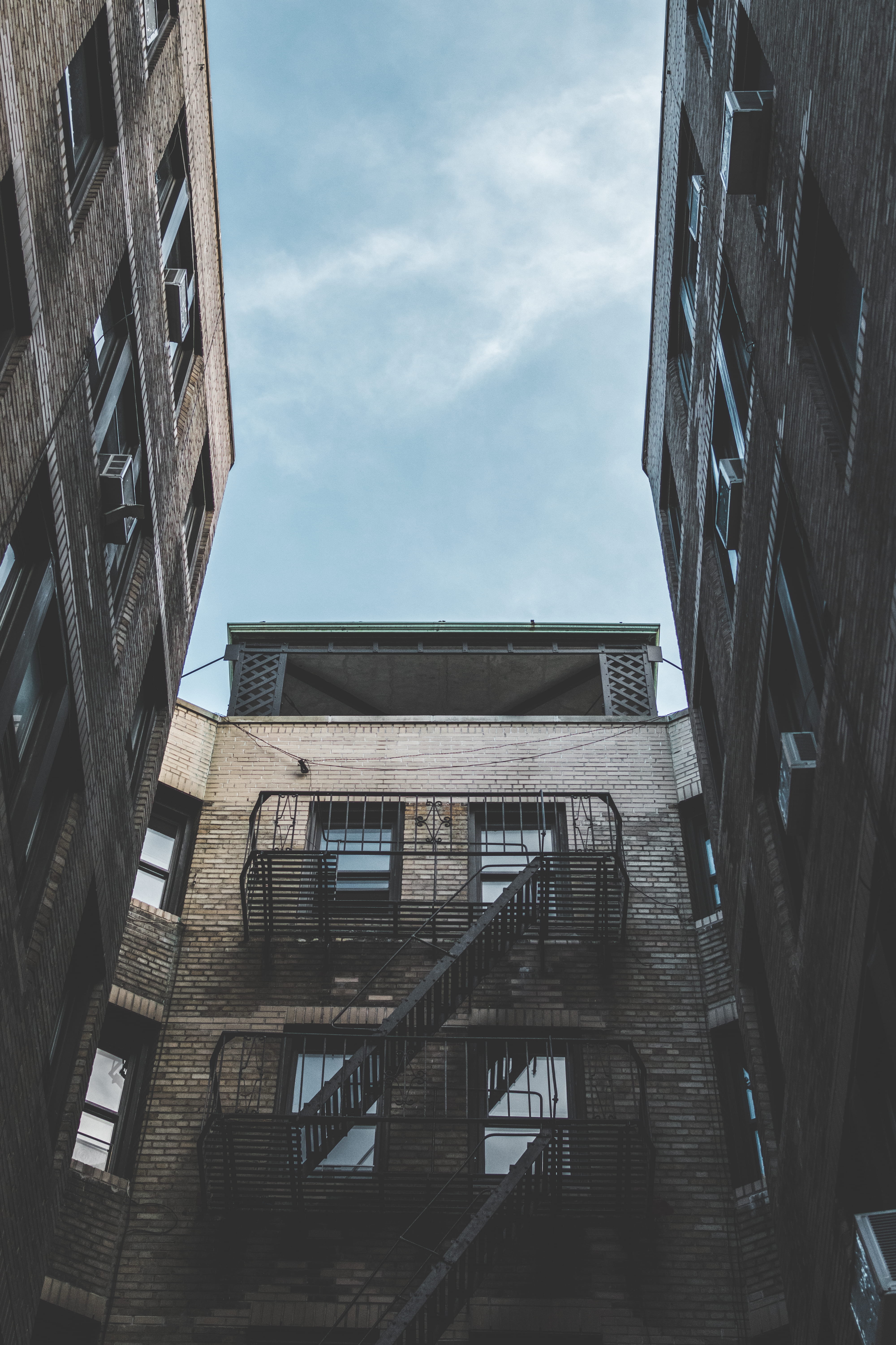 building exterior, sky, symmetrical, sunlight, nature, city, built structure, downtown, low angle view, office, staircase, rise, urban, outdoors, high, Phone HD Wallpaper