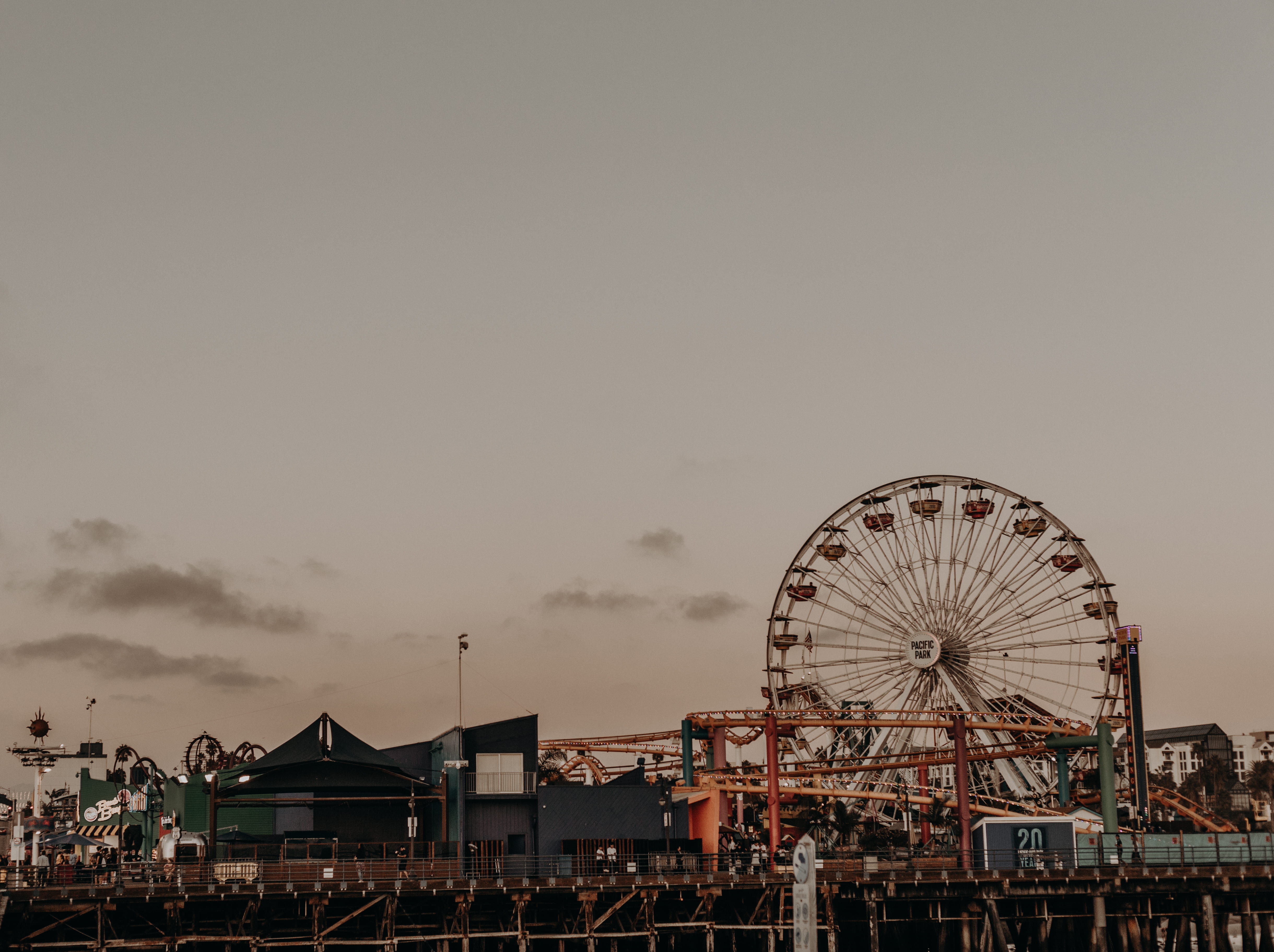 big wheel, nature, building exterior, circle, carnival, near, architecture, fairground, pier, traveling carnival, cloud - sky, funfair, leisure activity, HD Wallpaper
