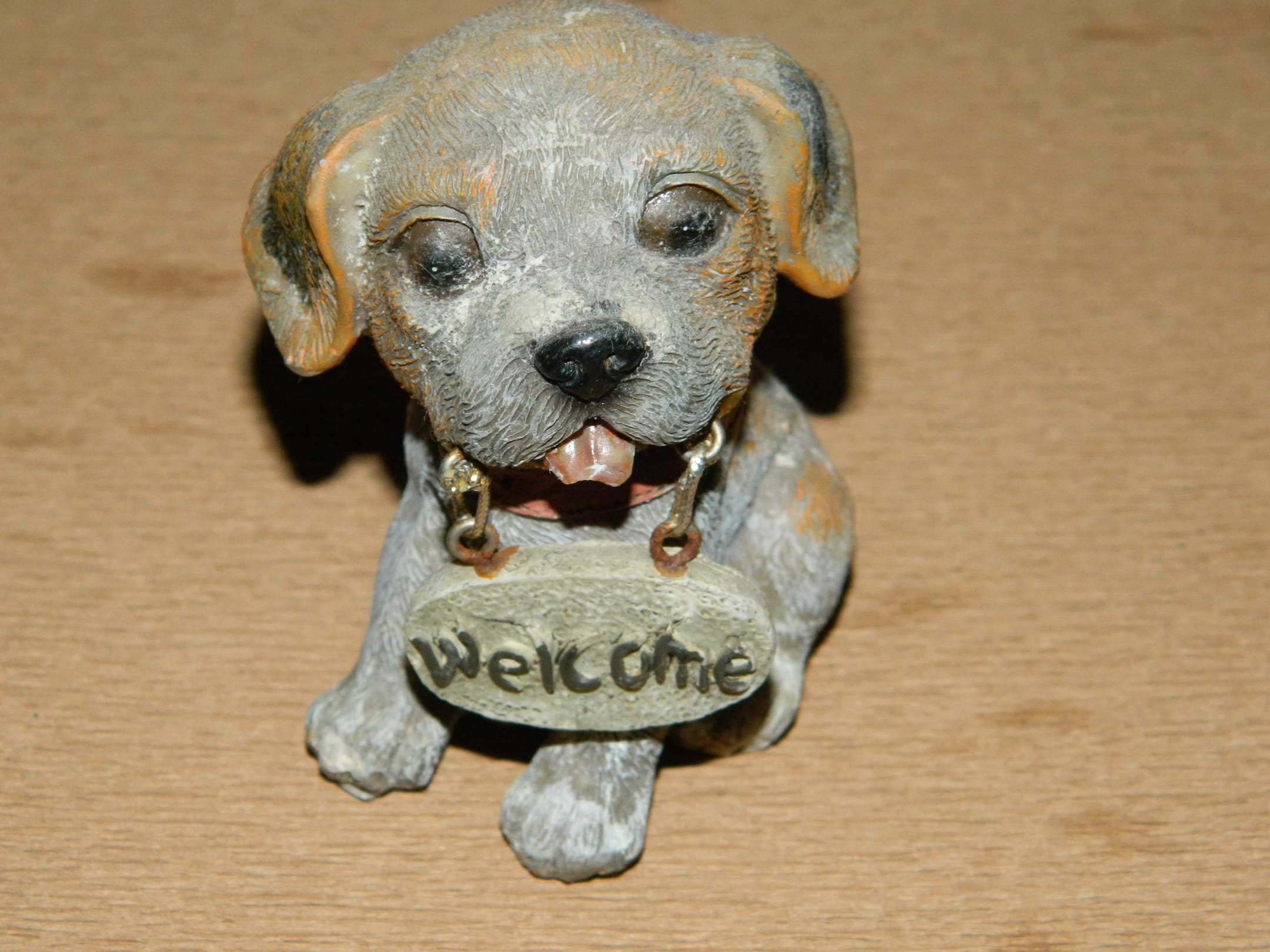 domestic animals, mammal, pet, homedecor, vertebrate, sign, welcome, no people, animal, wood - material, statue, object, dog, 1080P, item, pets, looking at camera, HD Wallpaper
