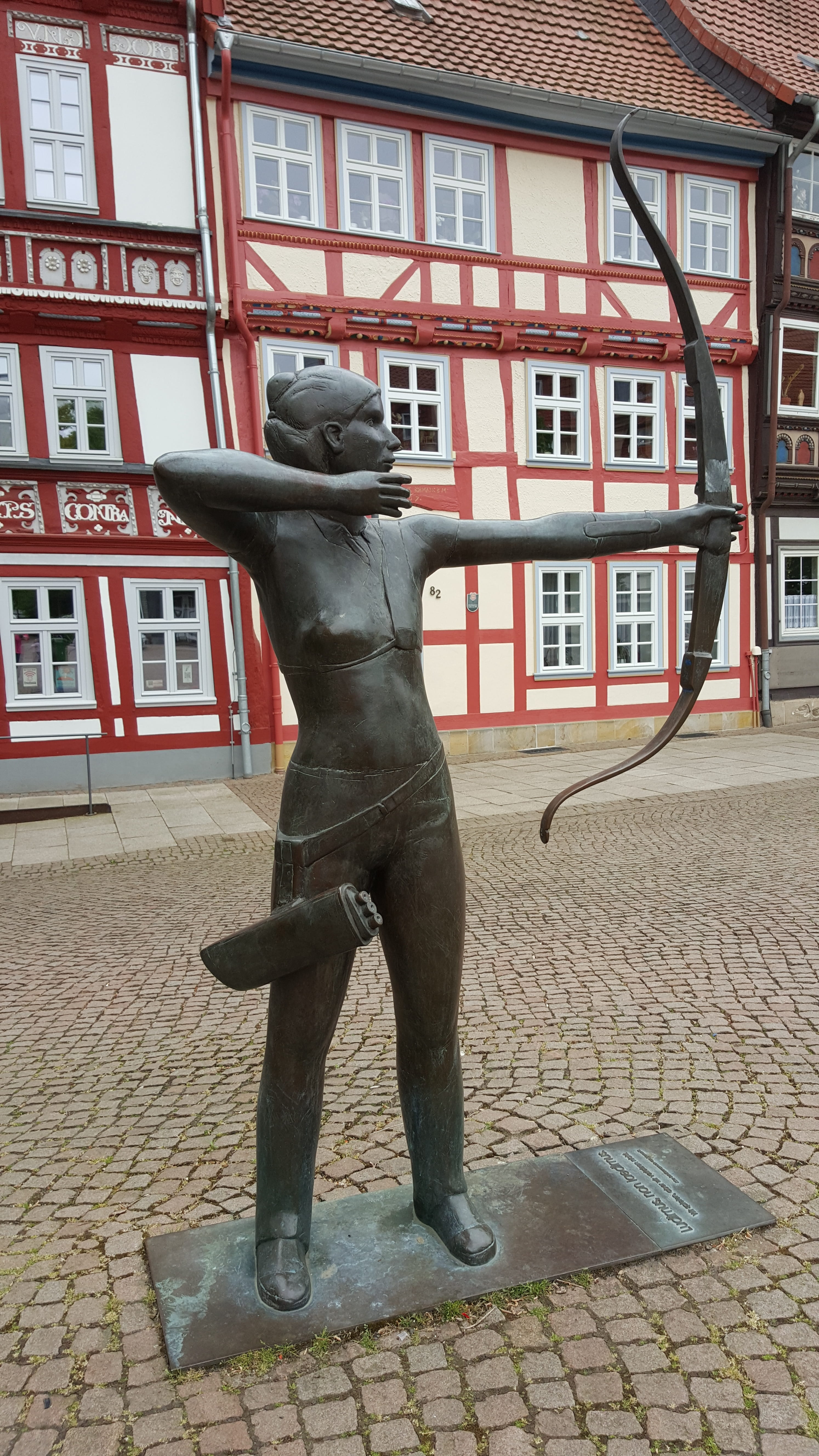sculpture, young, duderstadt, architecture, domestic animals, bow and arrow, built structure, one animal, statue, downtown, building, animal, day, animal representation, Phone HD Wallpaper