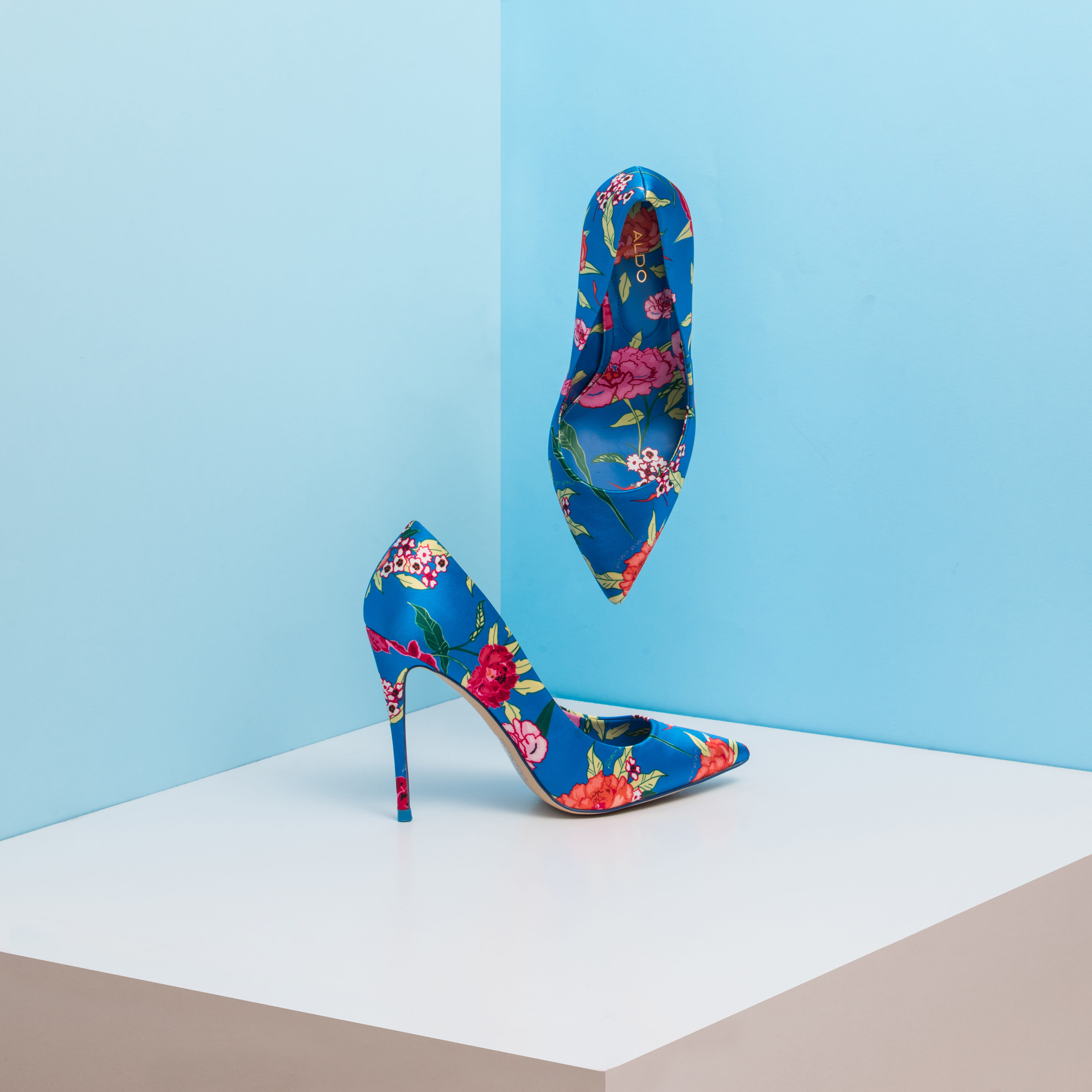 flower, crystal, almond, label, floral pattern, decoration, footwear, gifts, standing, toe, pattern, shoes, heel, craft, architecture, shoe, lifestyles, Phone HD Wallpaper