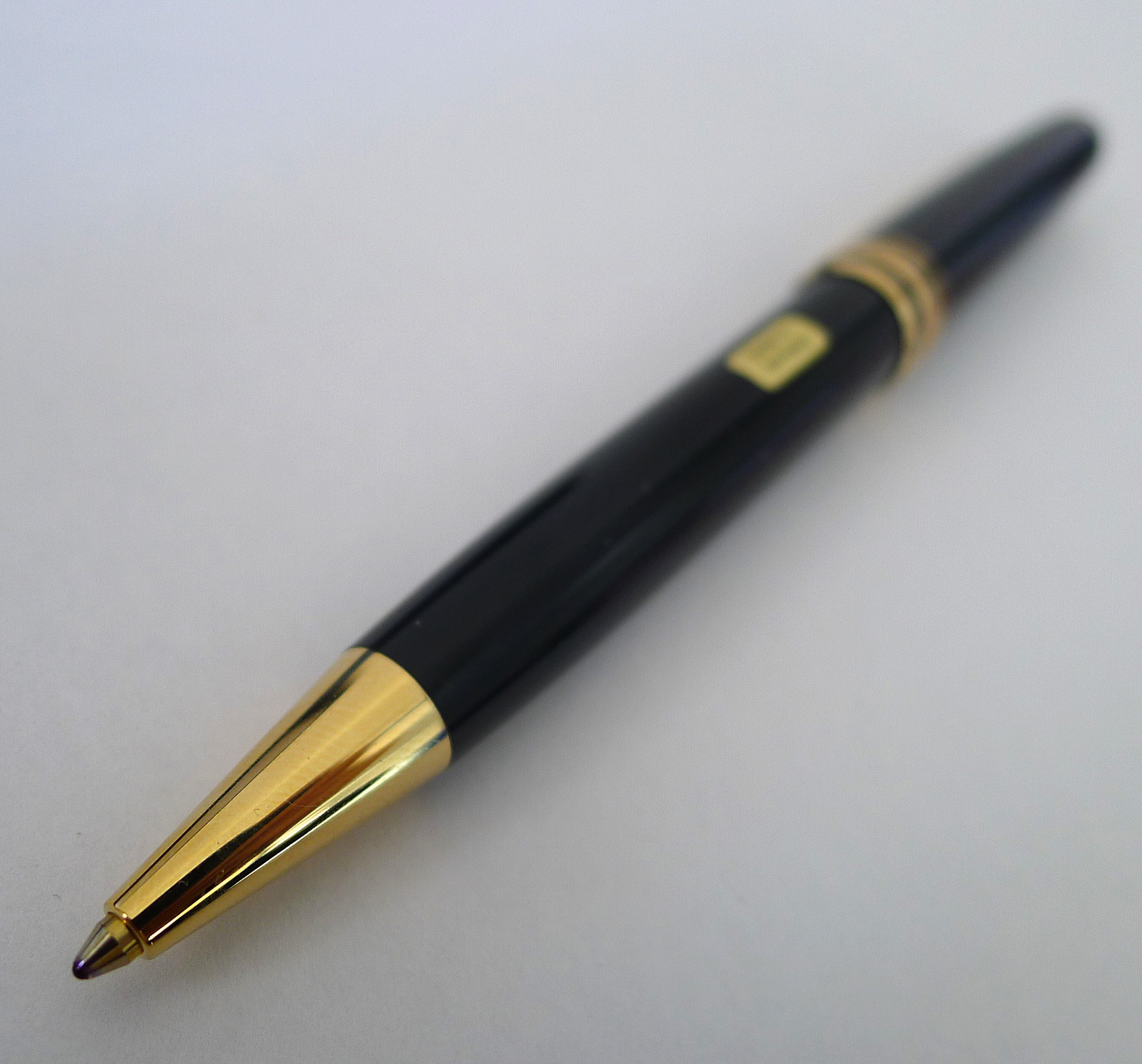 sphere, copy space, no people, pencil, pen, to write, autograph, office, nero, ink, high angle view, correspondence, single object, office supply, class, HD Wallpaper
