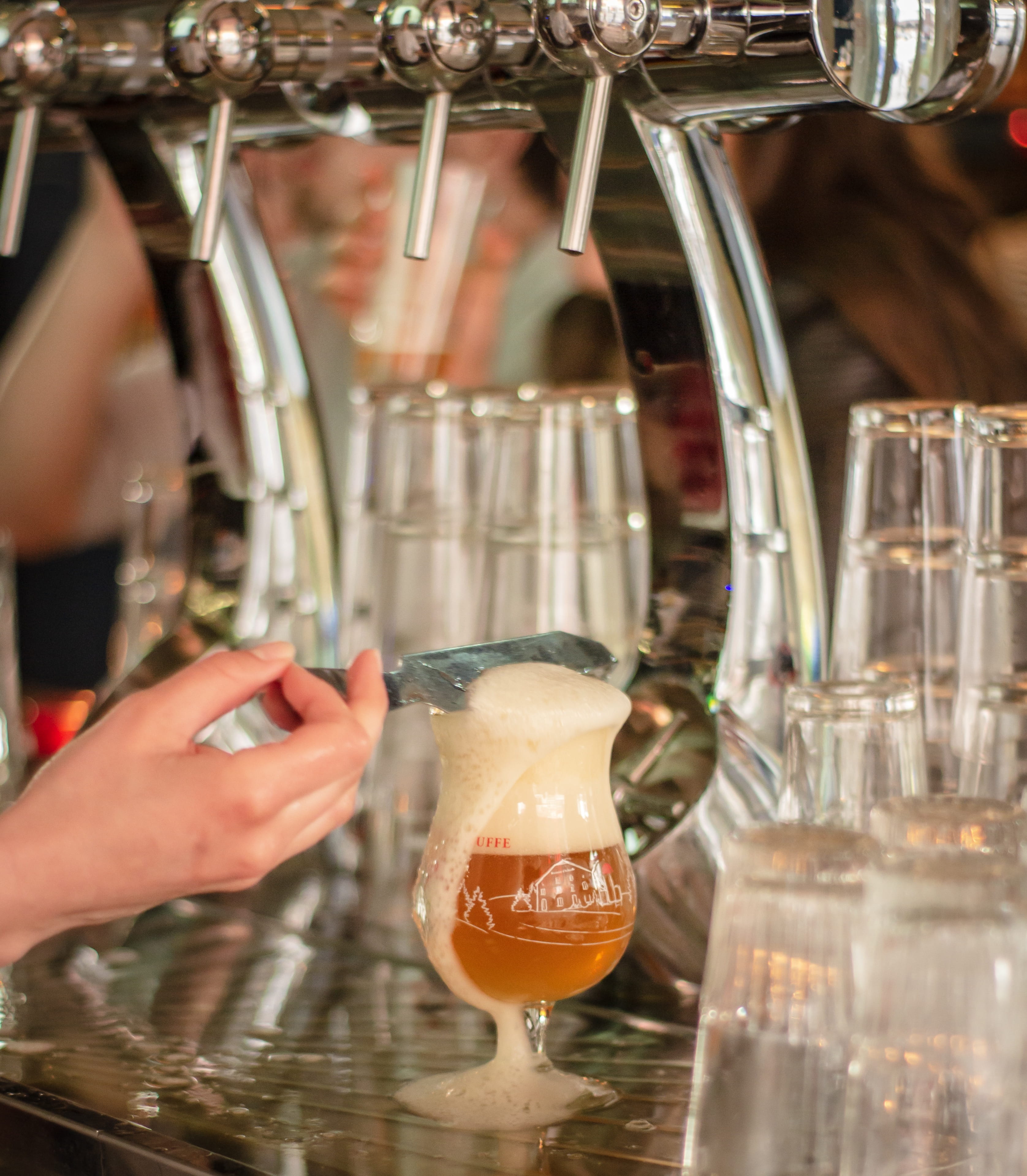 food and drink, bar - drink establishment, hand, beer glass, bar counter, real people, human body part, household equipment, liquor, bartender, 4K, human hand, Phone HD Wallpaper