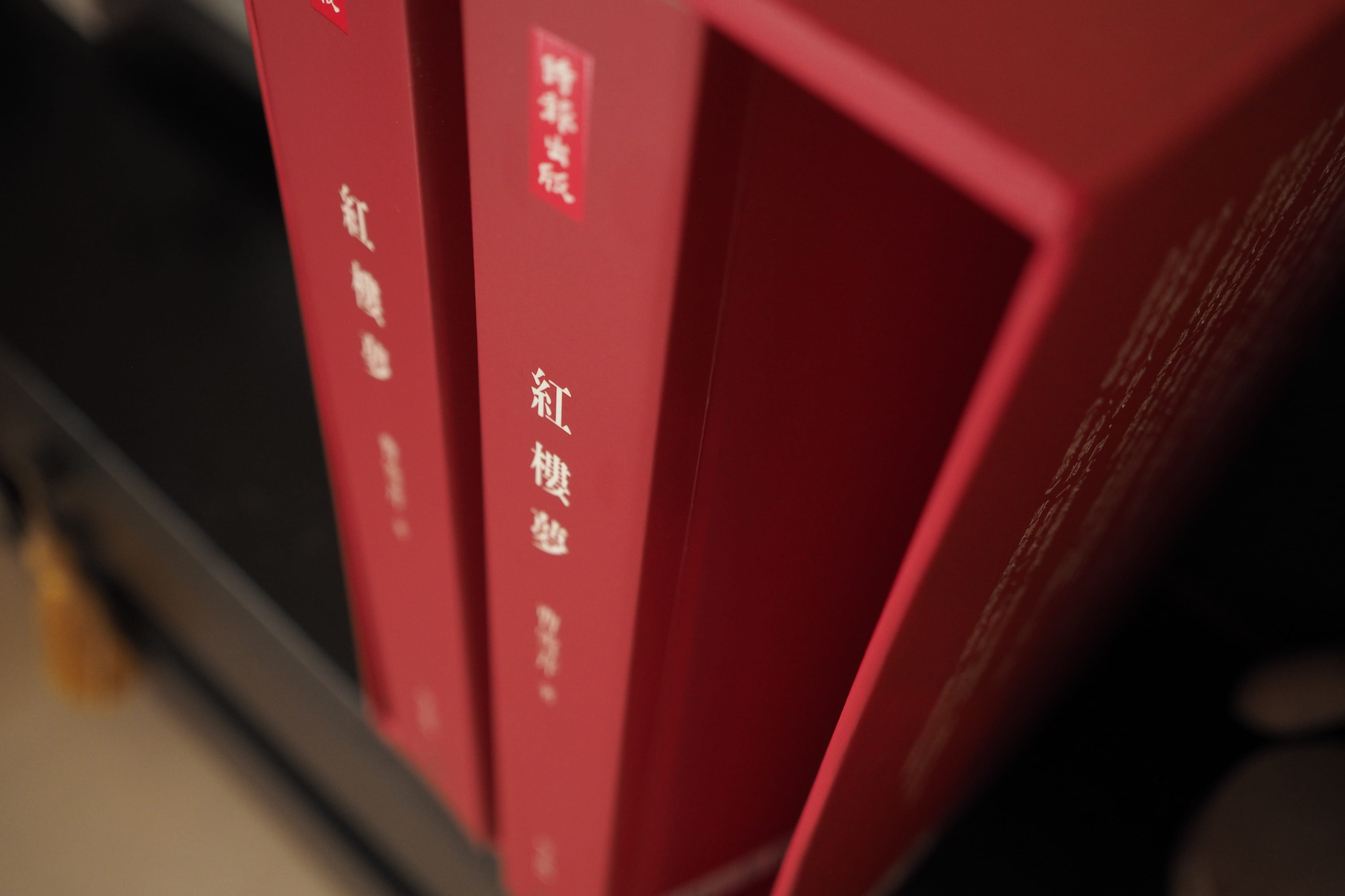 file binder, bookcase, plant, vegetable, communication, focus on foreground, indoors, text, produce, arrival, number, quartz, selective focus, book, city, HD Wallpaper