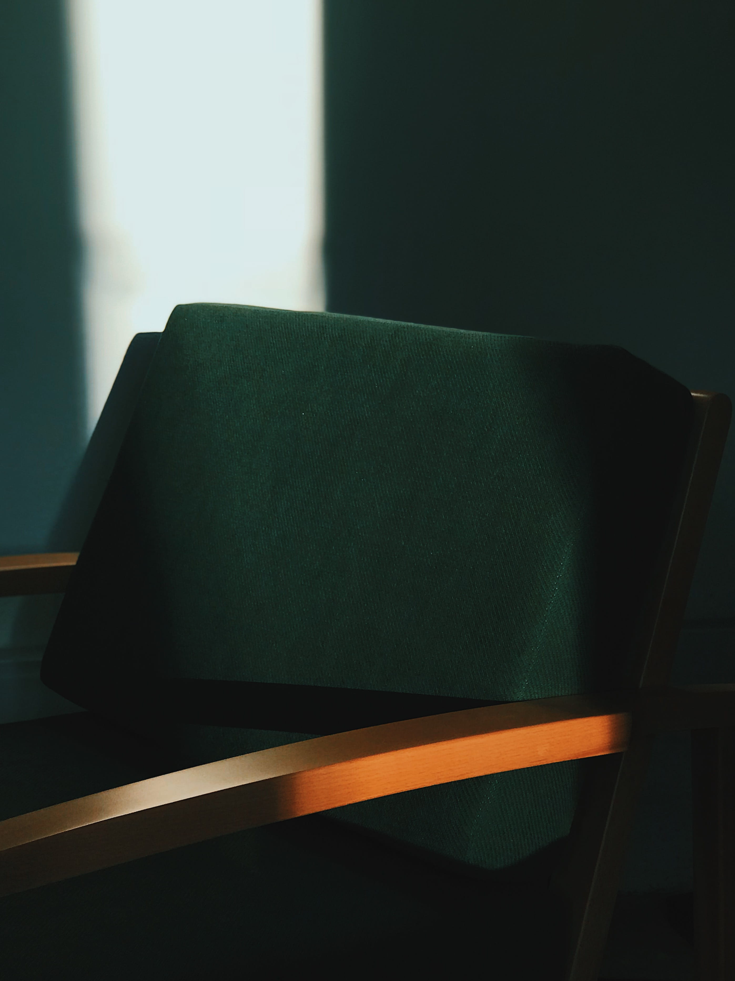 focus on foreground, file binder, indoors, stack, sunlight, tabletop, furniture, green, audio speaker, empty, table, speech, graduation, day, speaker, high angle view, Phone HD Wallpaper