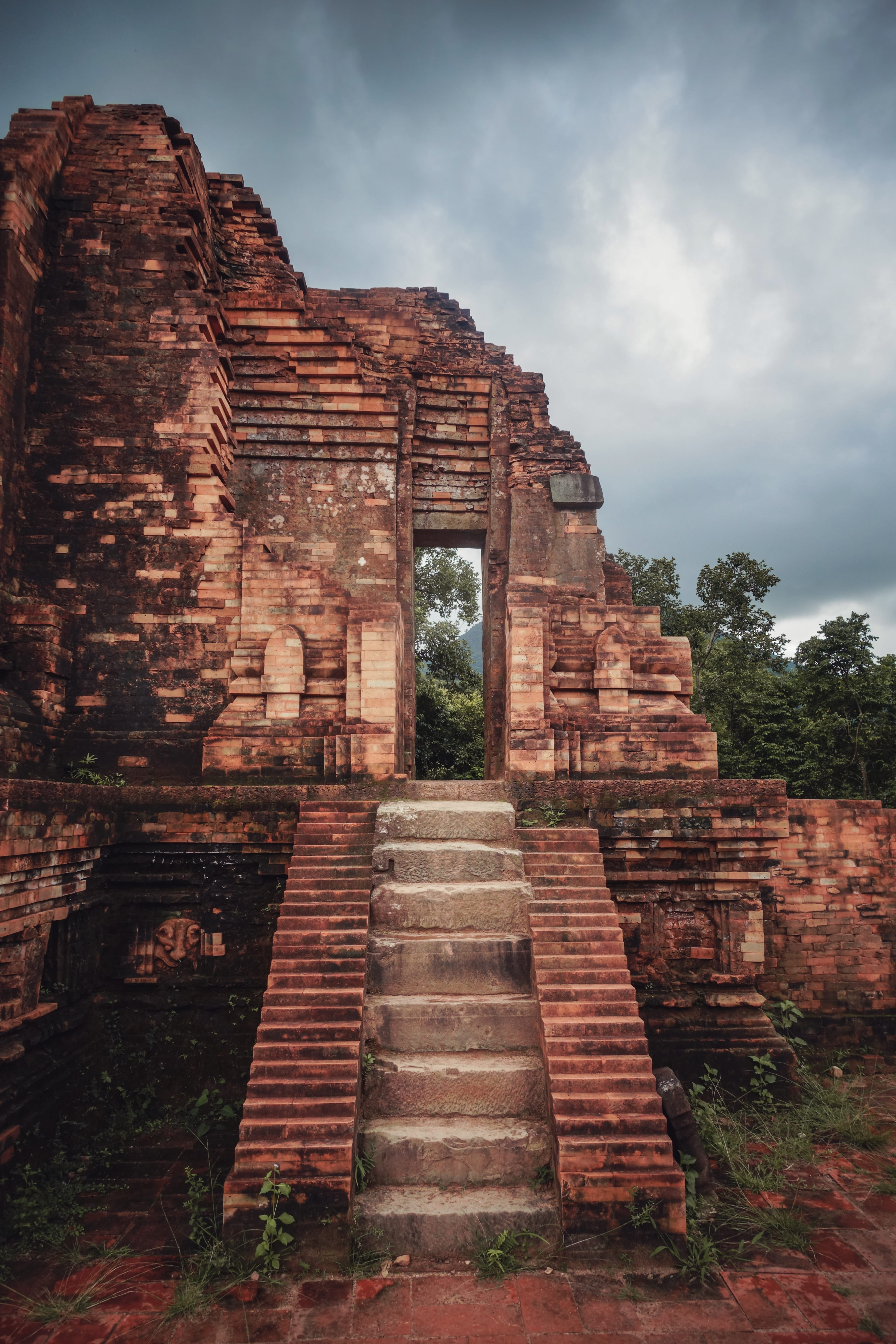 tourism, arbour, plant, history, sky, day, place of worship, nature, concrete, no people, walkway, wall, banister, old, crypt, building, travel destinations, Phone HD Wallpaper