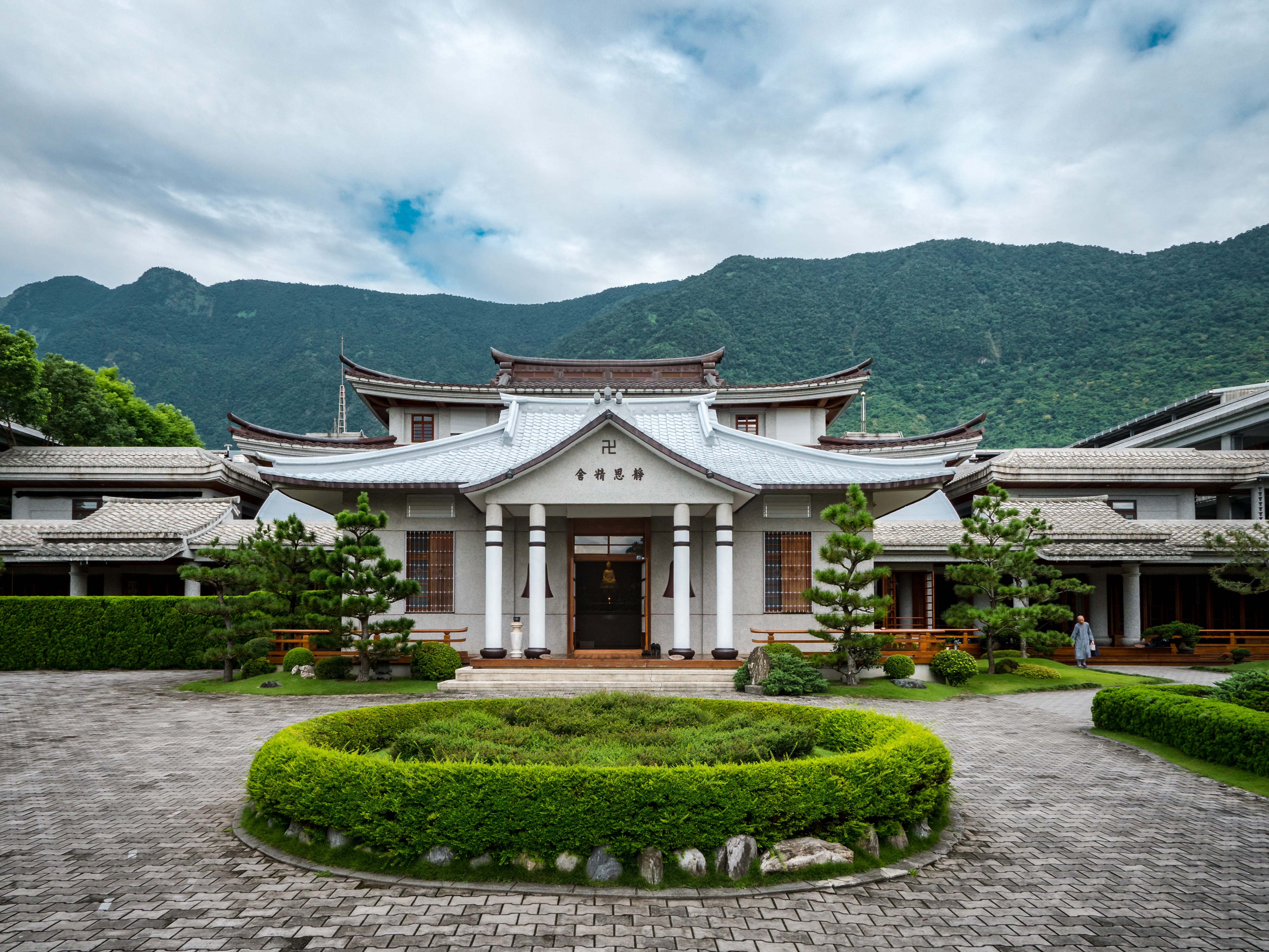 shrine, worship, white, no people, slate, temple, tree, mountain, nature, architecture, roof, belief, housing, 4K, place of worship, human, outdoors, brown, HD Wallpaper