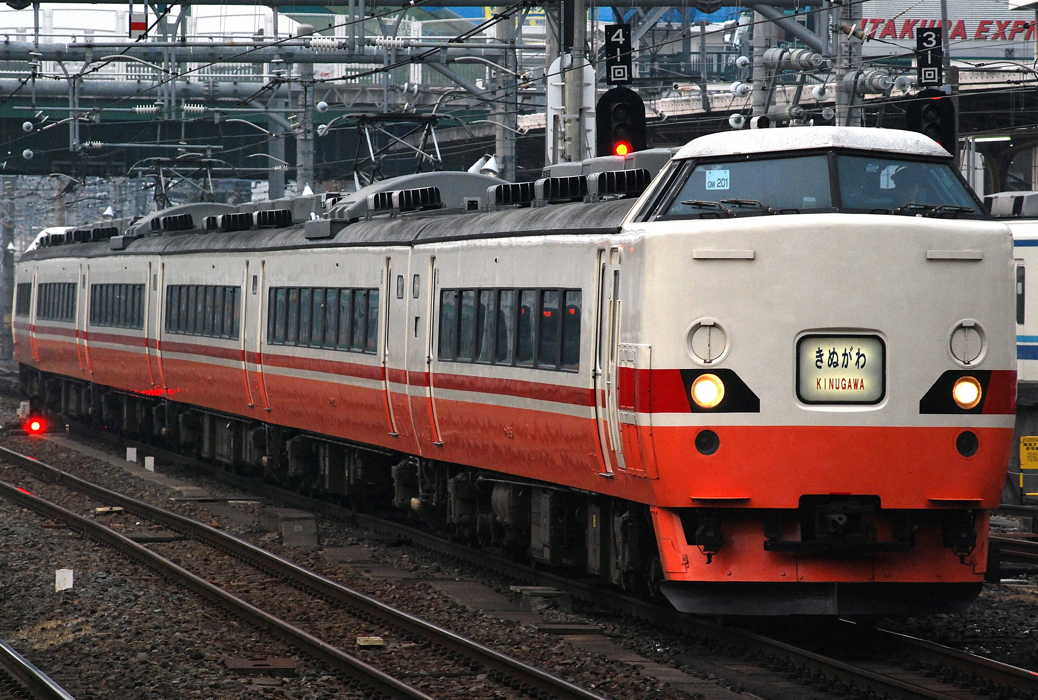 japanese, arrival, built structure, architecture, rail, railroad station platform, train, 2K, railway, train - vehicle, station, travel, electric, railroad station, HD Wallpaper
