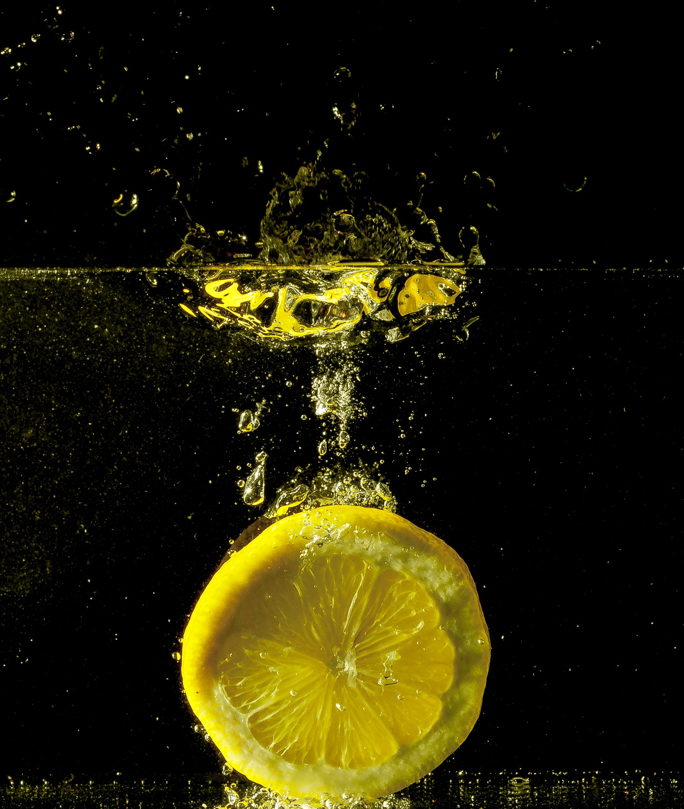 food, slice, citrus fruit, fruit, no people, spray, drink, refreshment, yellow, close-up, lemon, splash, food and drink, wellbeing, 2K, water, freshness, Phone HD Wallpaper