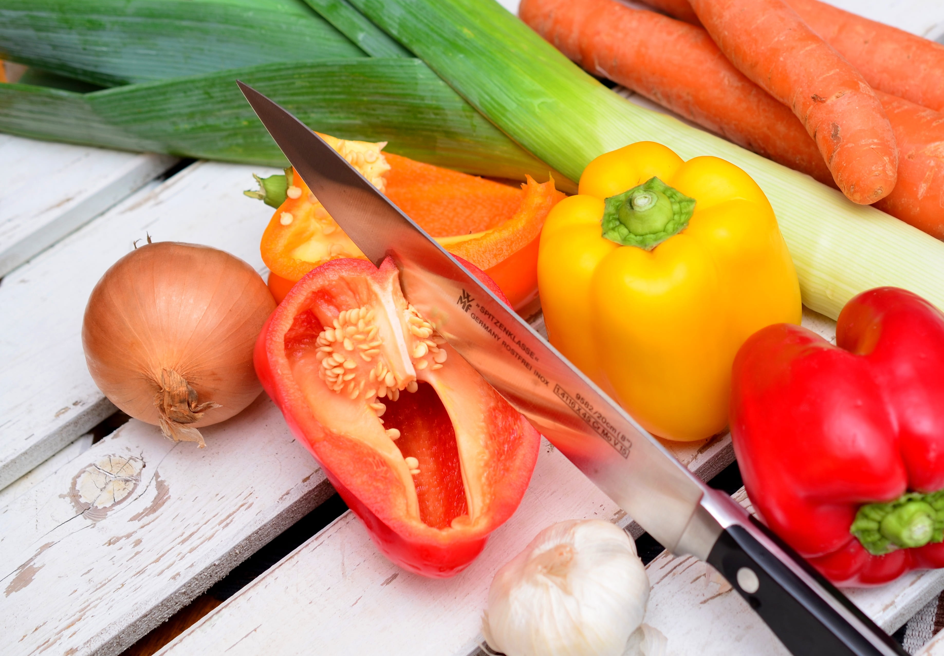 wellbeing, 2K, cook, food and drink, bell pepper, high angle view, no people, traffic light vegetable, paprika, cut, steel, freshness, healthy, raw food, HD Wallpaper