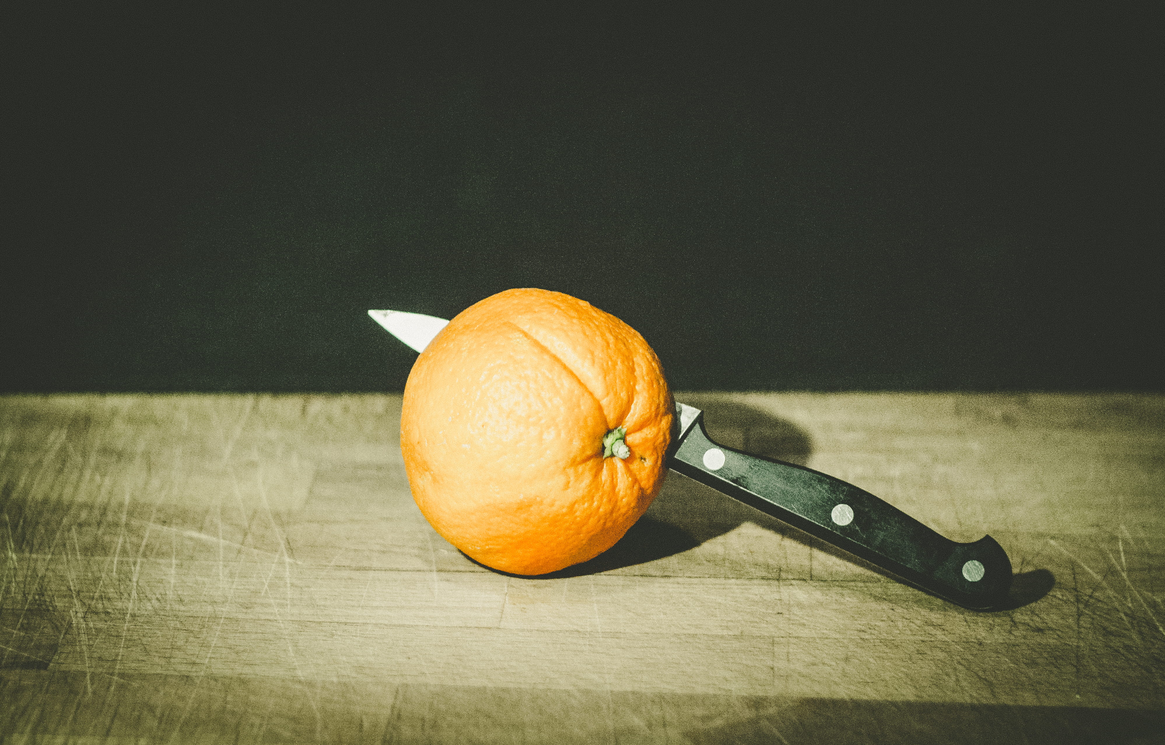 ripe, gray, orange - fruit, beside, healthy eating, black background, single object, citrus fruit, board, antioxidant, citrus, kitchen knife, kitchen, close-up, HD Wallpaper
