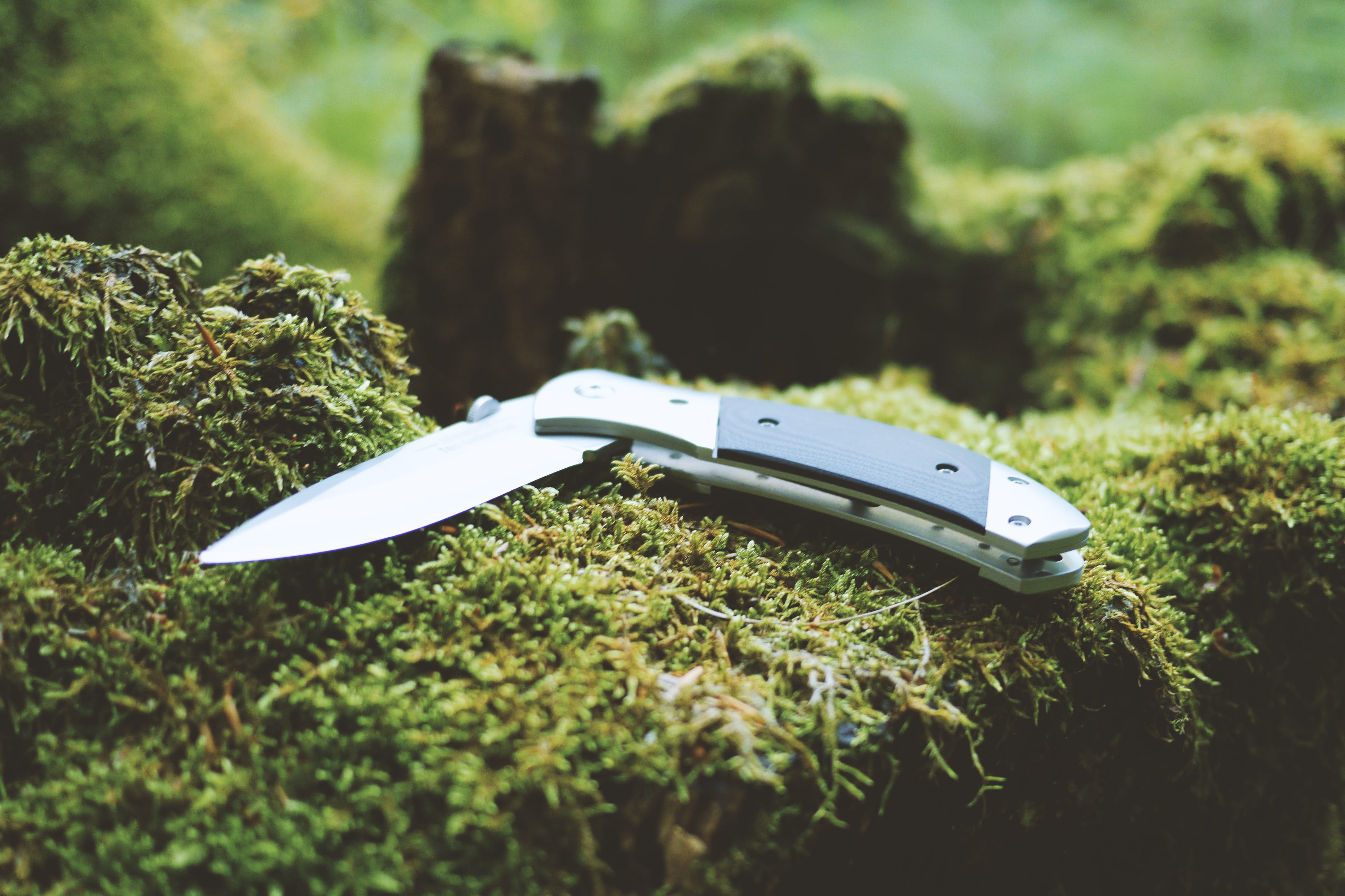 communication, outdoor, knife, military, gray, weapon, growth, day, green color, equipment, field, folding, aggression, sharp, nature, camping equipment, HD Wallpaper