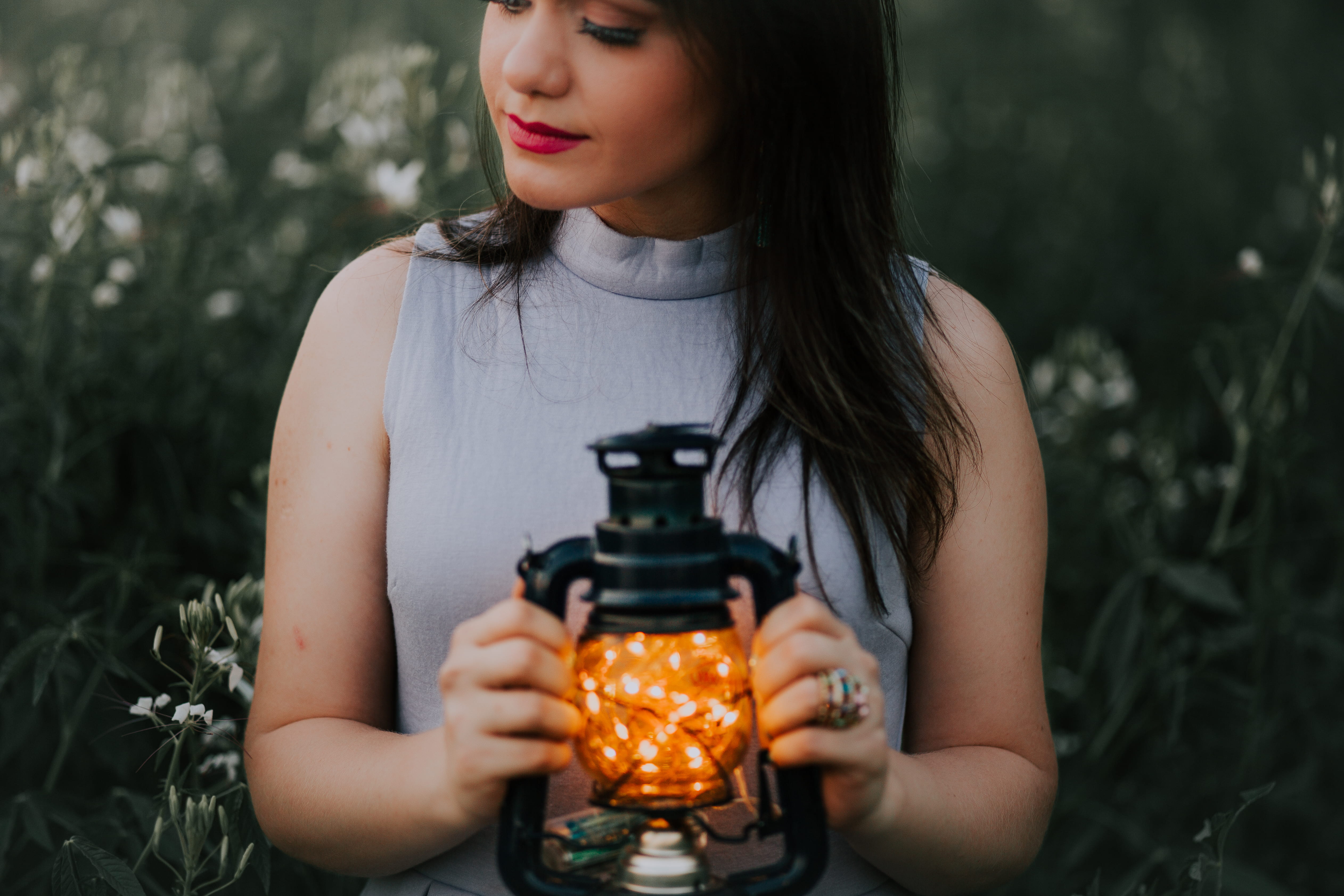 turtle, hairstyle, hand, top, camping, woman, neckline, casual clothing, front view, technology, adult, teenager, portrait, nature, child, plant, black, HD Wallpaper