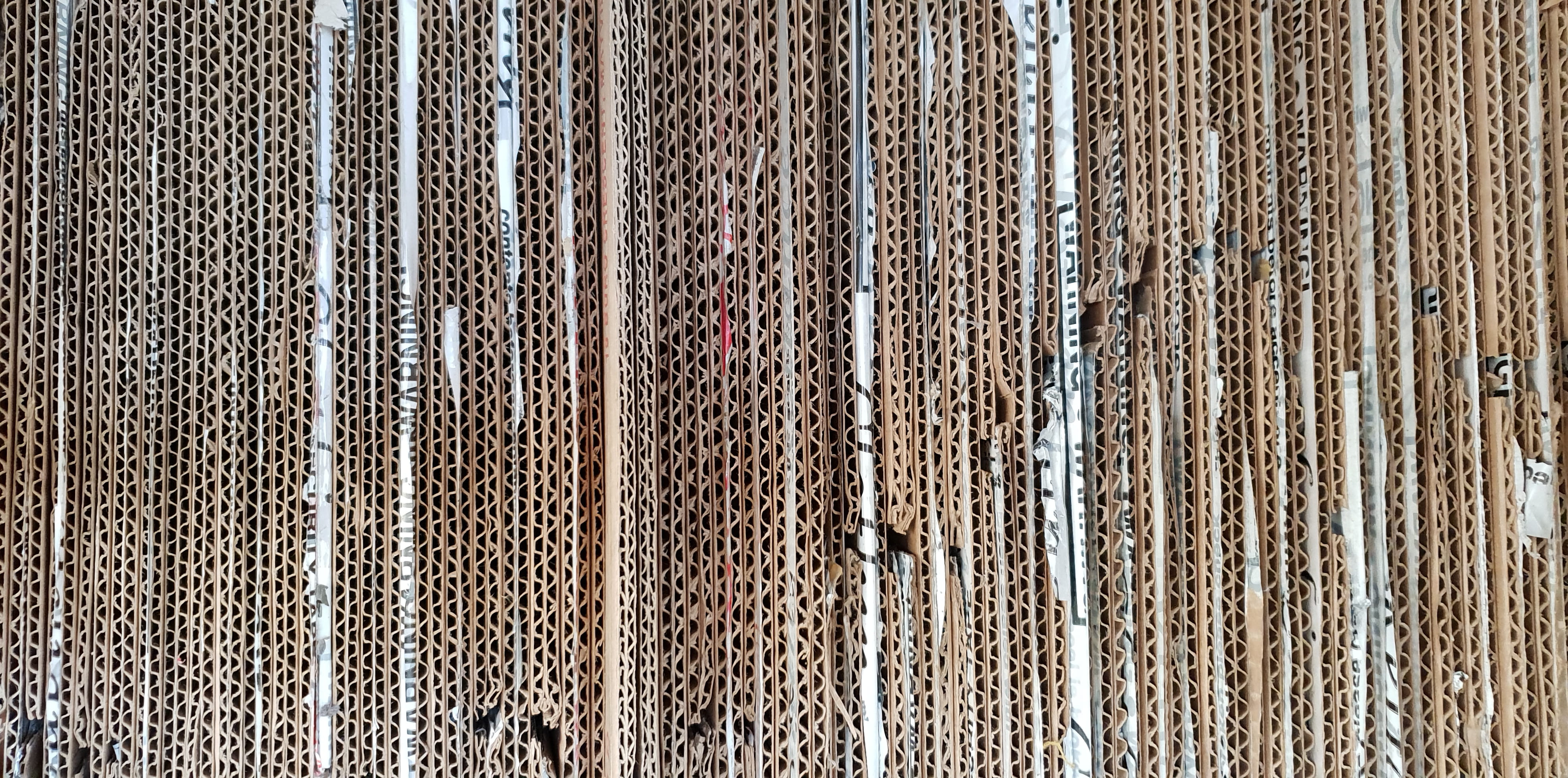 rusty, locker, clothing, crystal, backgrounds, chain, day, corrugated cardboard, textured, 4K, bead, rod, pattern, outdoors, wall - building feature, built structure, HD Wallpaper