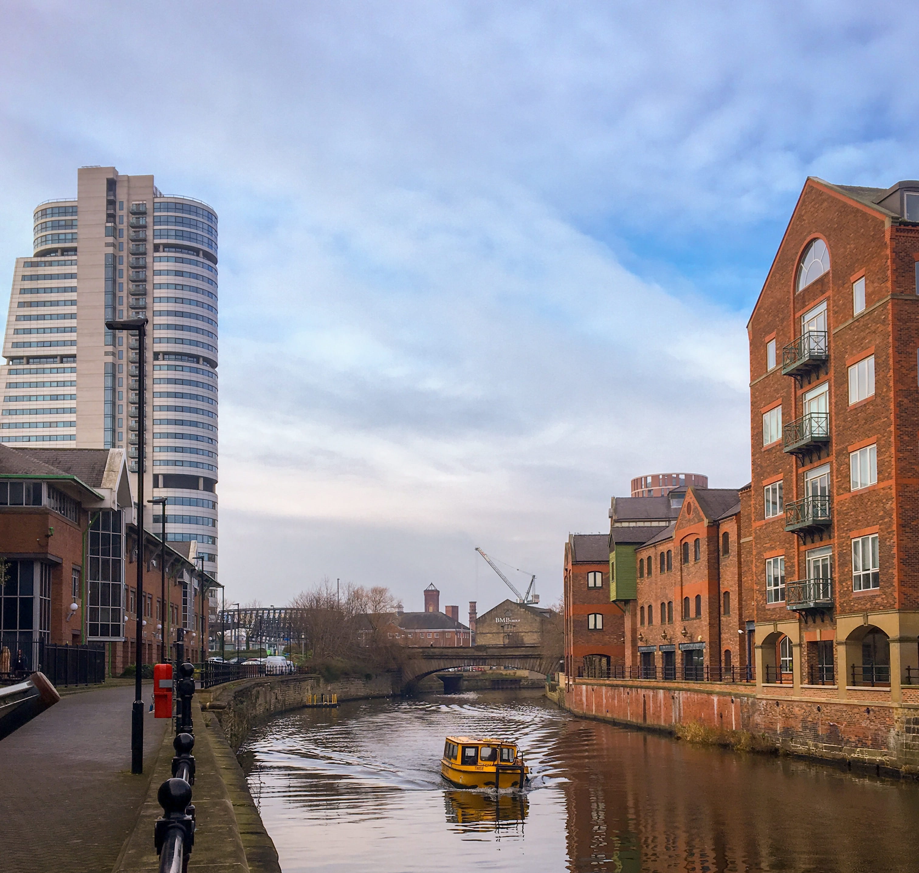 nautical vessel, vehicle, vessel, canal, building, mode of transportation, 4 sovereign st, town, building exterior, united kingdom, 2K, cityscape, residential district, HD Wallpaper