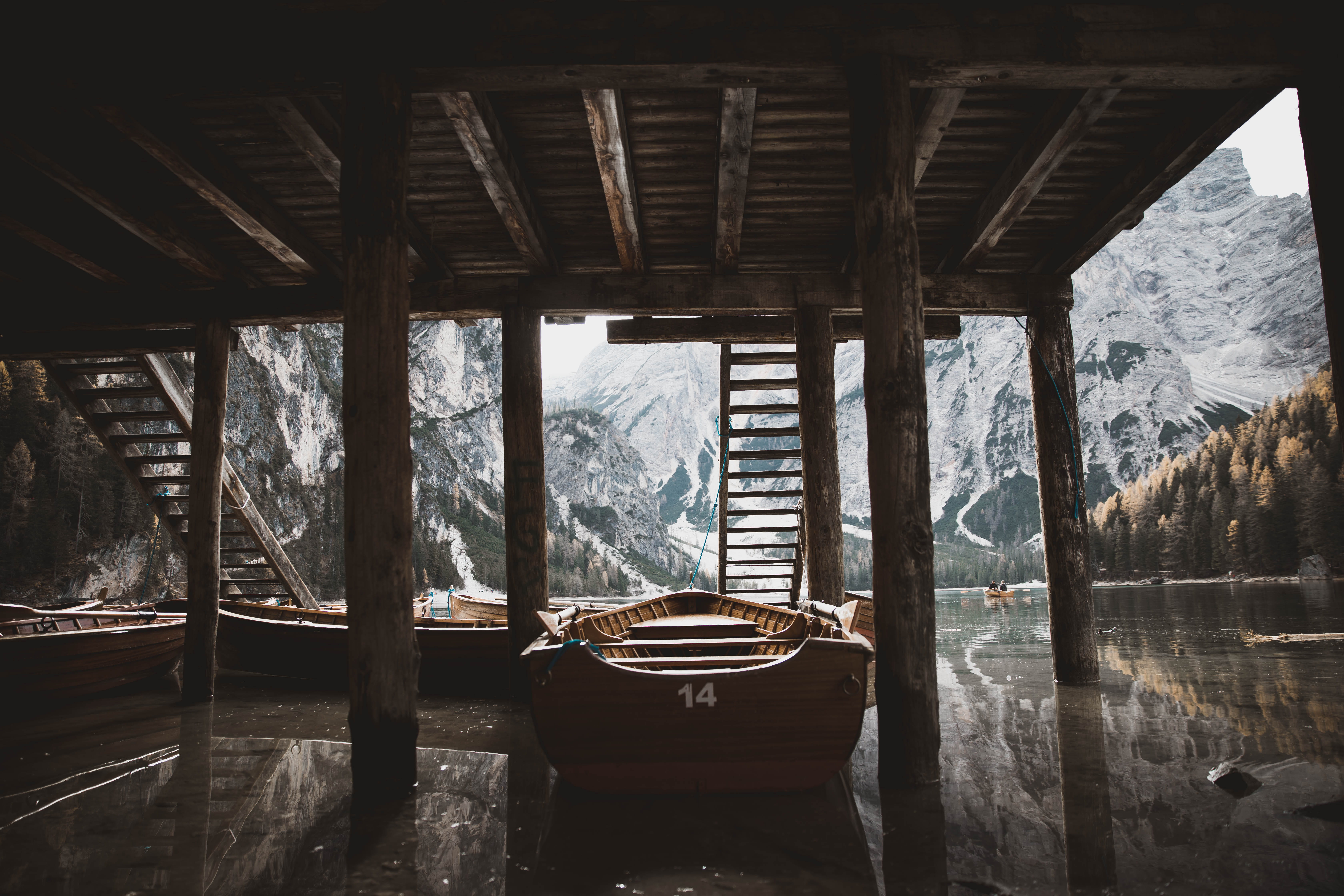 indoors, wood - material, metropolis, flooring, winter, built structure, no people, urban, day, floor, city, plant, porch, reflection, interior design, HD Wallpaper