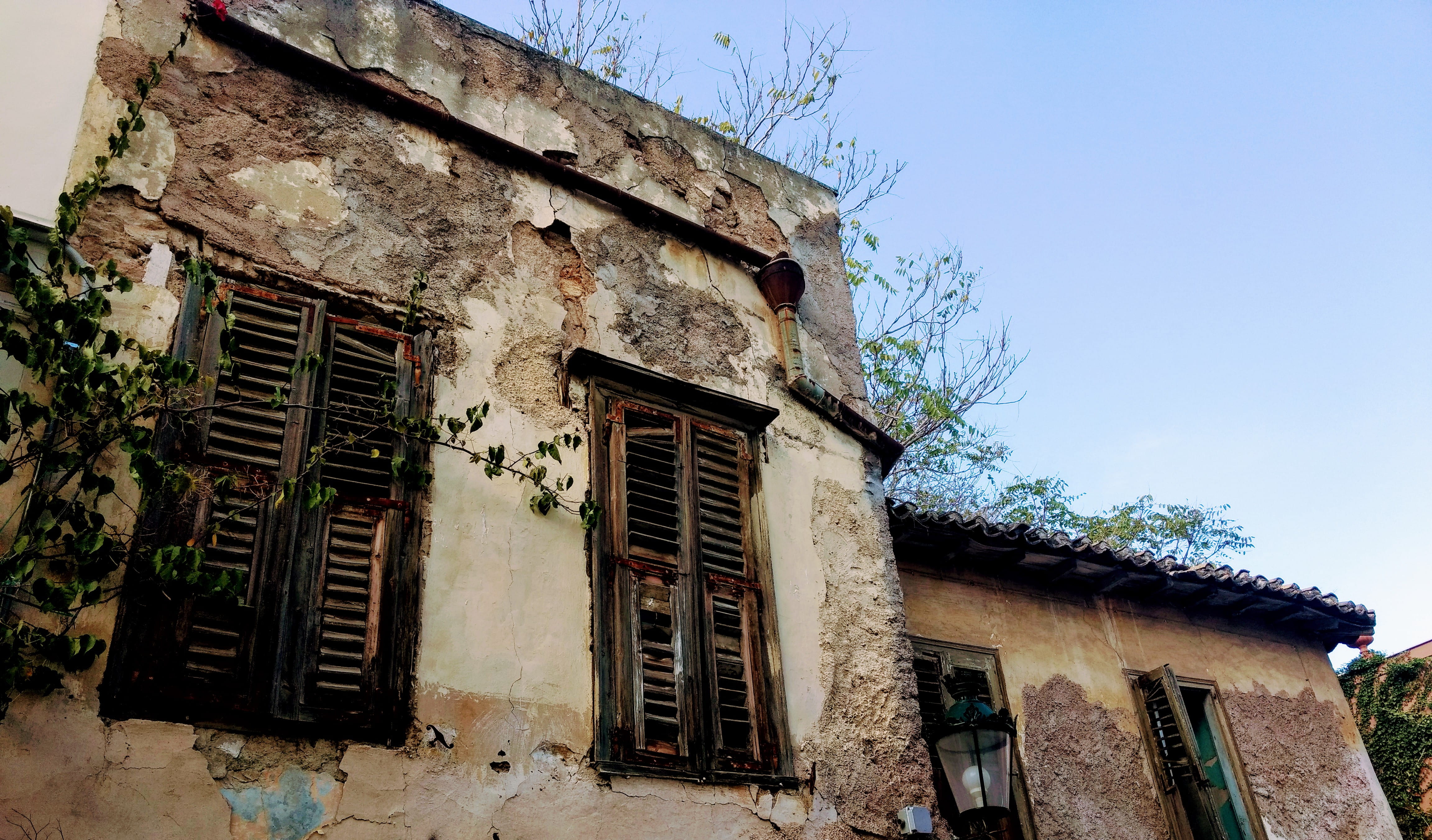 athens, sky, 4K, outdoors, europe, damaged, athina, building, window, weathered, day, building exterior, plant, nature, old, low angle view, architecture, HD Wallpaper