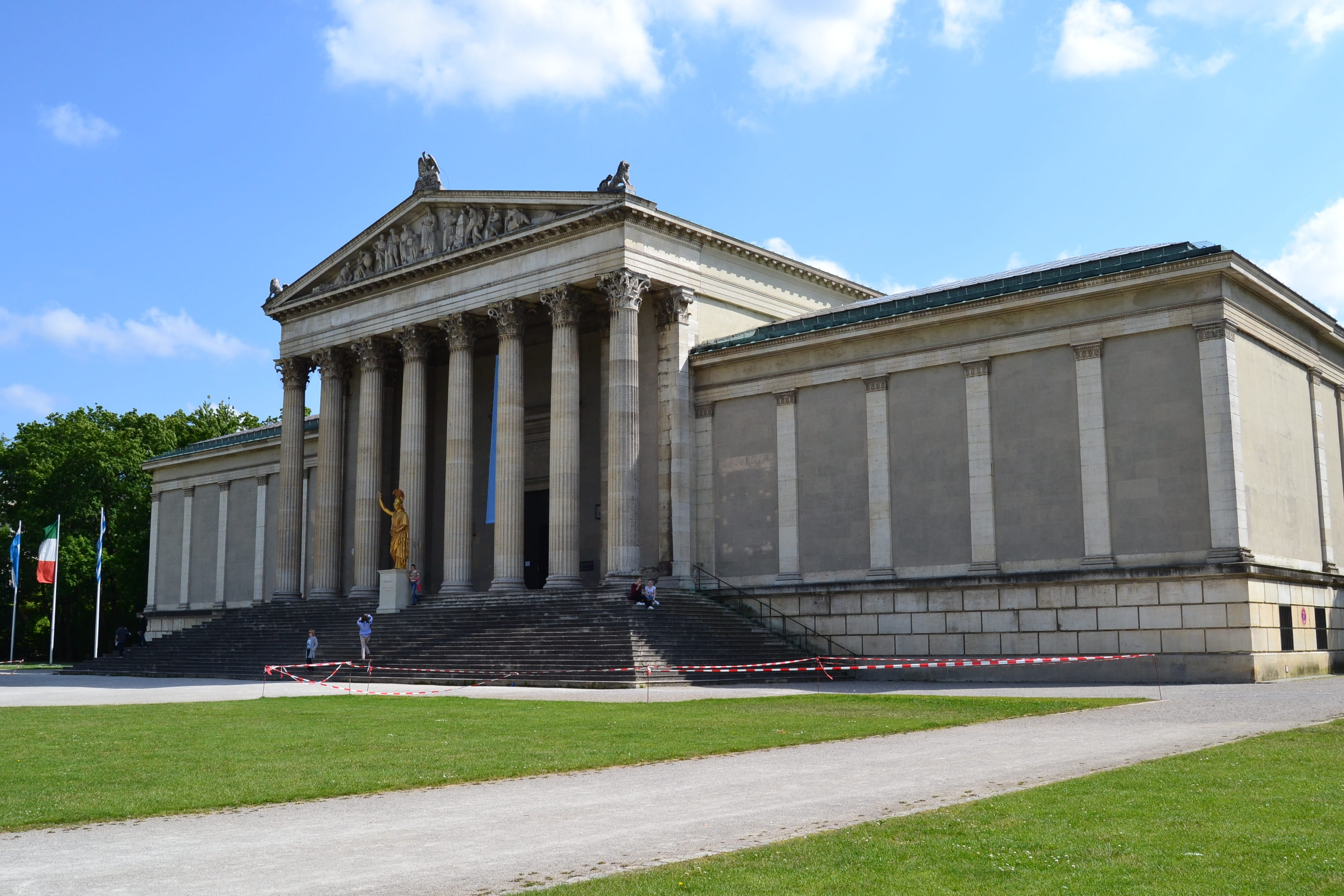 nature, neo-classical, cloud - sky, history, low angle view, munich, 2K, the past, home, pediment, tree, sky, architecture, no people, courthouse, travel destinations, HD Wallpaper