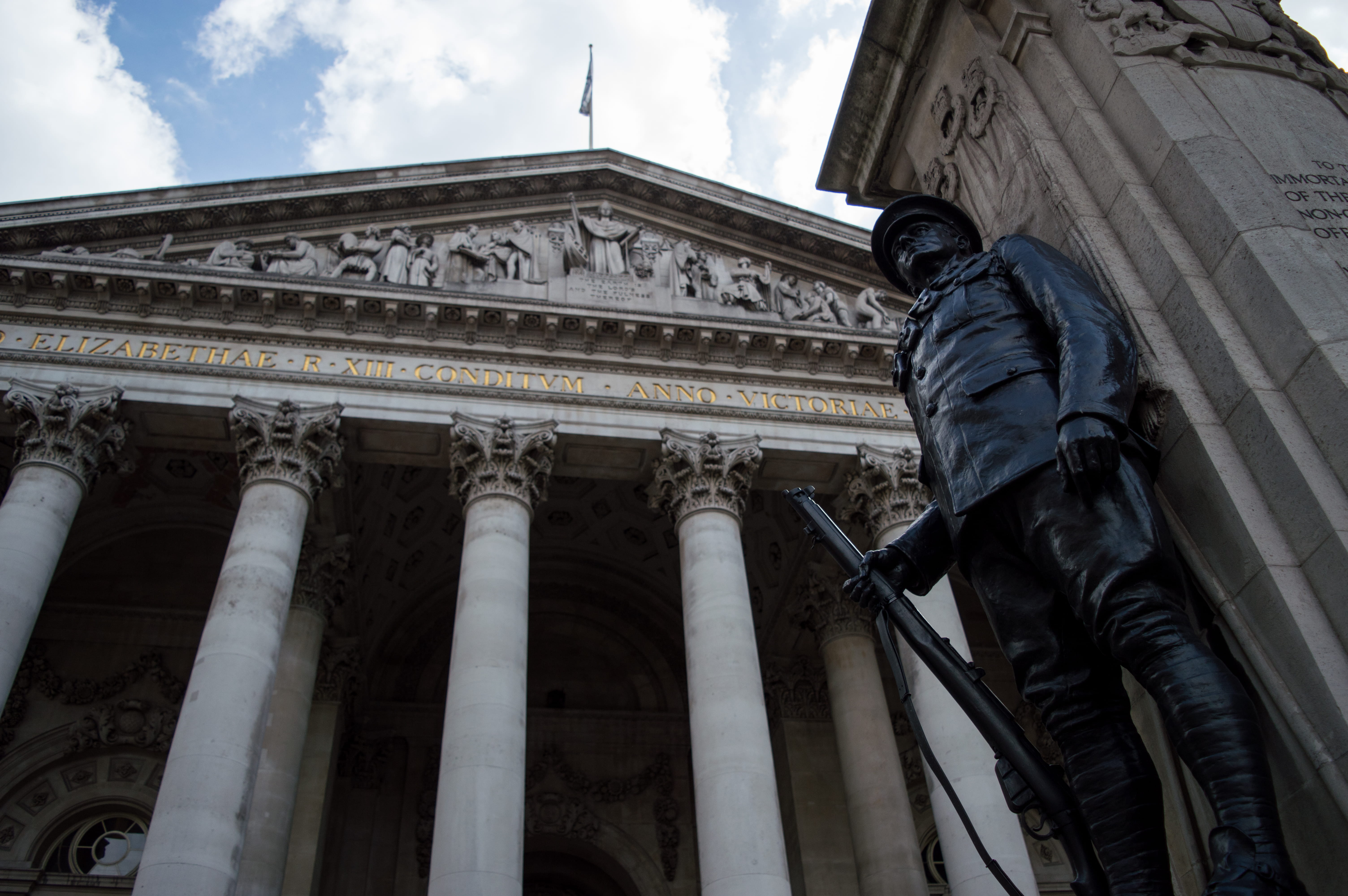 street, architectural column, 5K, pediment, architecture, history, london, sky, nature, building exterior, craft, the past, united kingdom, sculpture, HD Wallpaper
