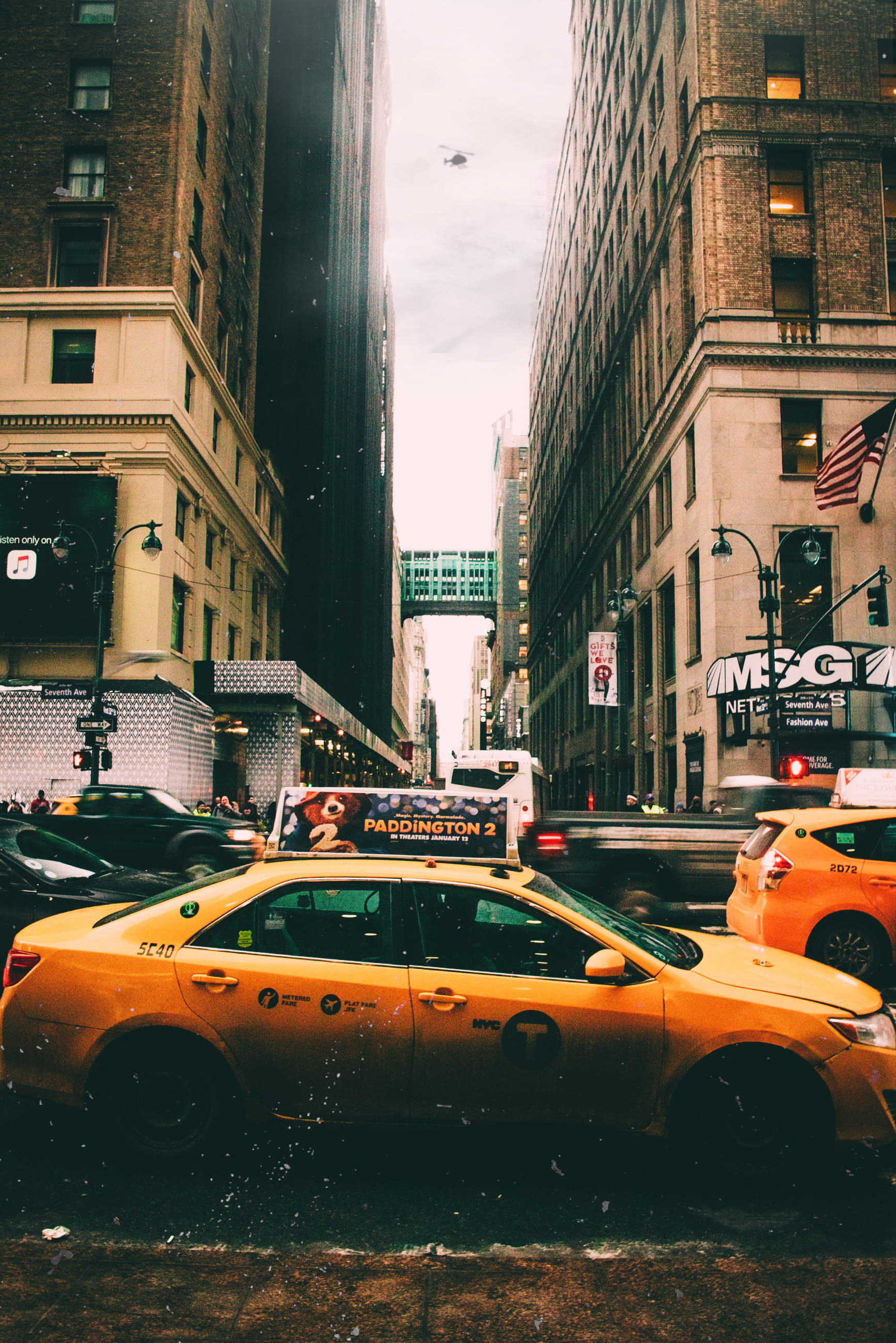 city life, city, transportation, day, built structure, rooftop, 2K, traffic, city street, urban, nyc, vintage, architecture, no people, outdoors, car, Phone HD Wallpaper