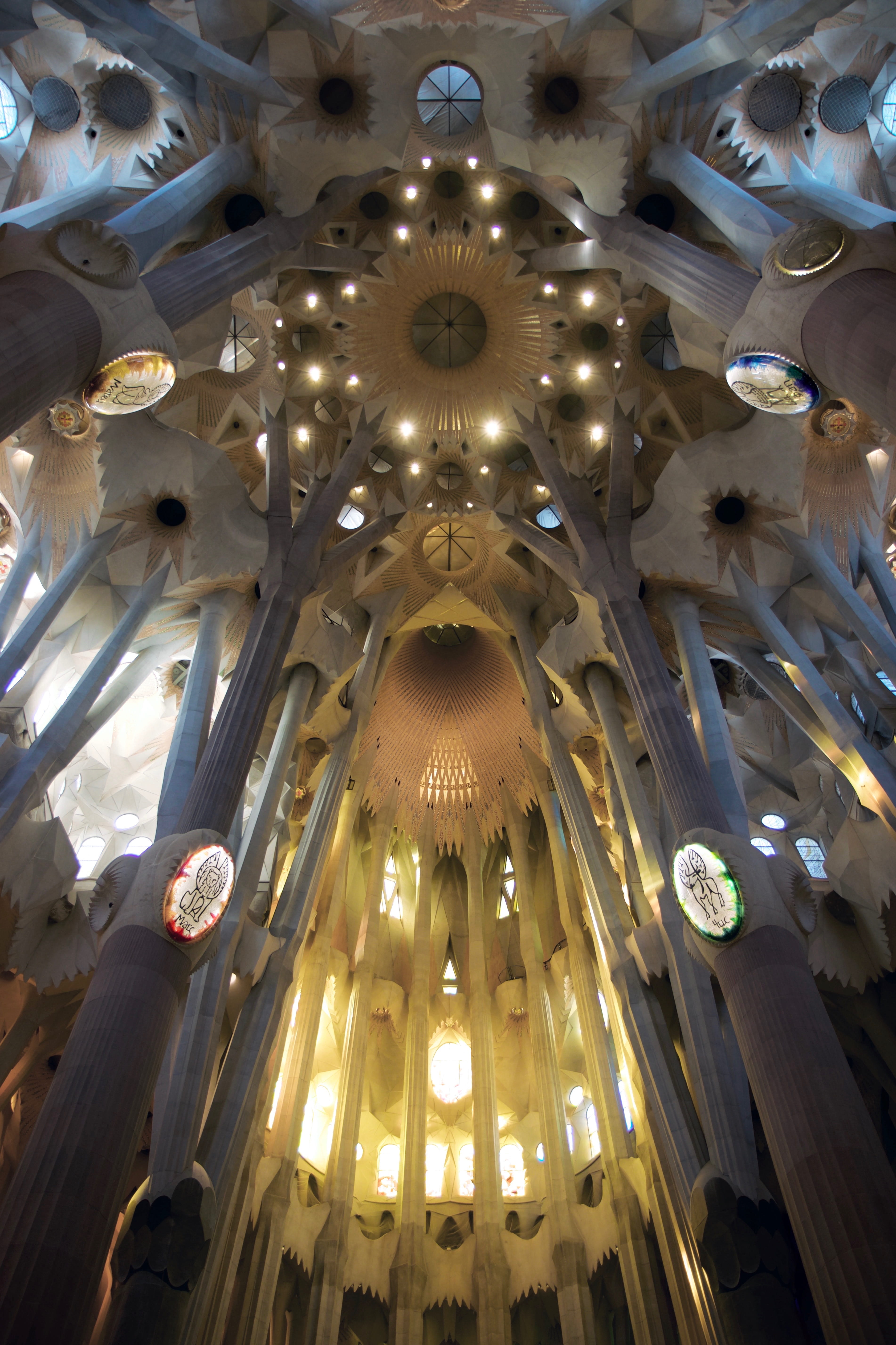 chandelier, religion, pattern, hanging, sagrada, architecture and art, arched, belief, apse, arch, architecture, low angle view, light, built structure, Phone HD Wallpaper