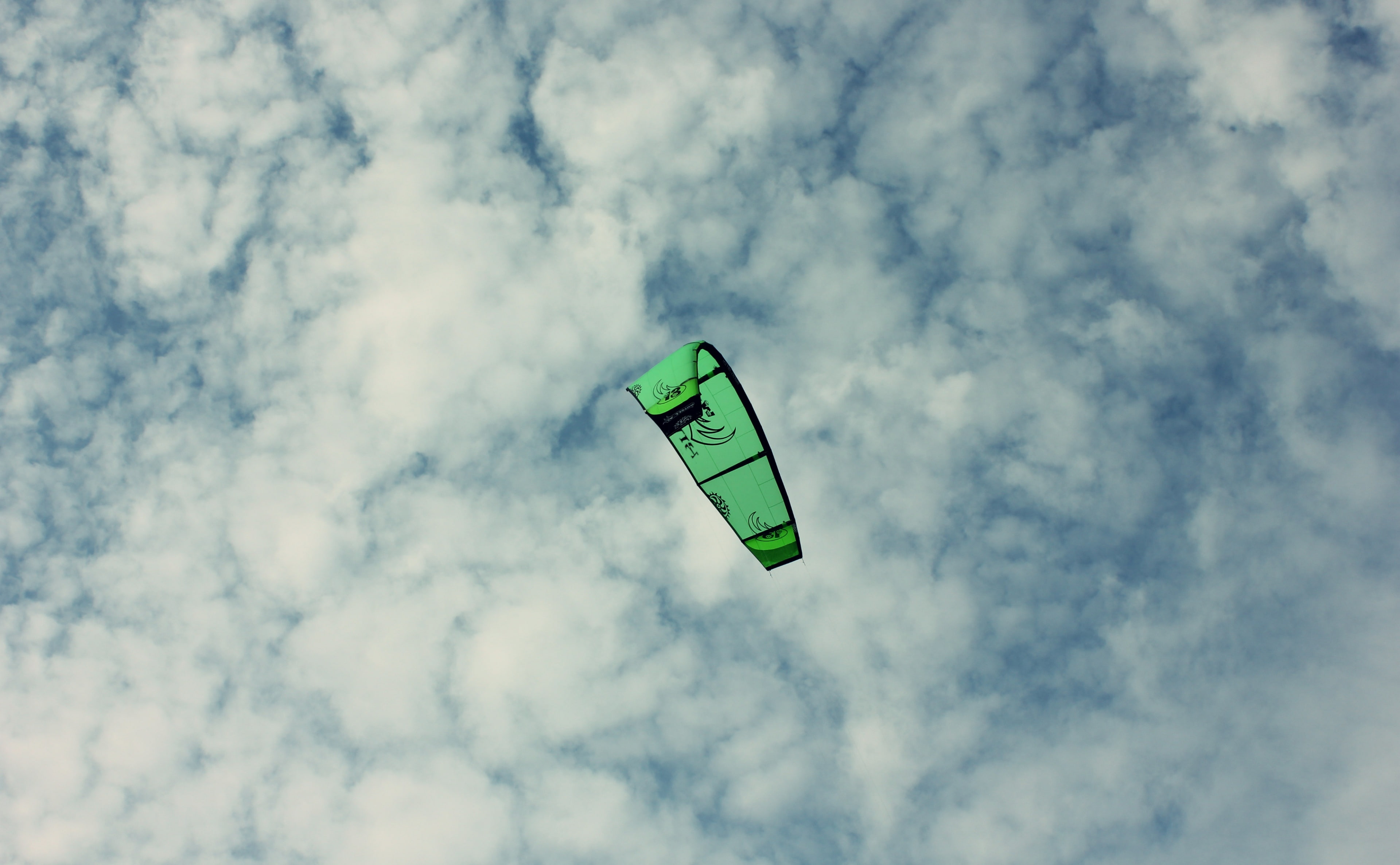 day, nature, flying, green color, white, communication, adventure, sign, 4K, low angle view, mid-air, surf, no people, outdoors, Other Sports, cloud - sky, HD Wallpaper