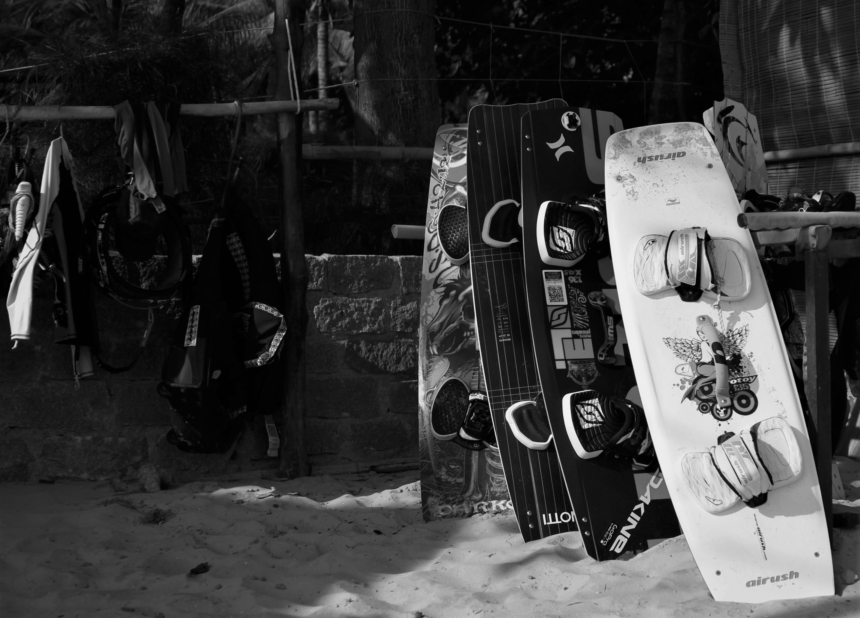 nature, kite surfing, Beach, 2K, machinery, industry, equipment, Black And White, choice, no people, transportation, abandoned, communication, large group of objects, HD Wallpaper