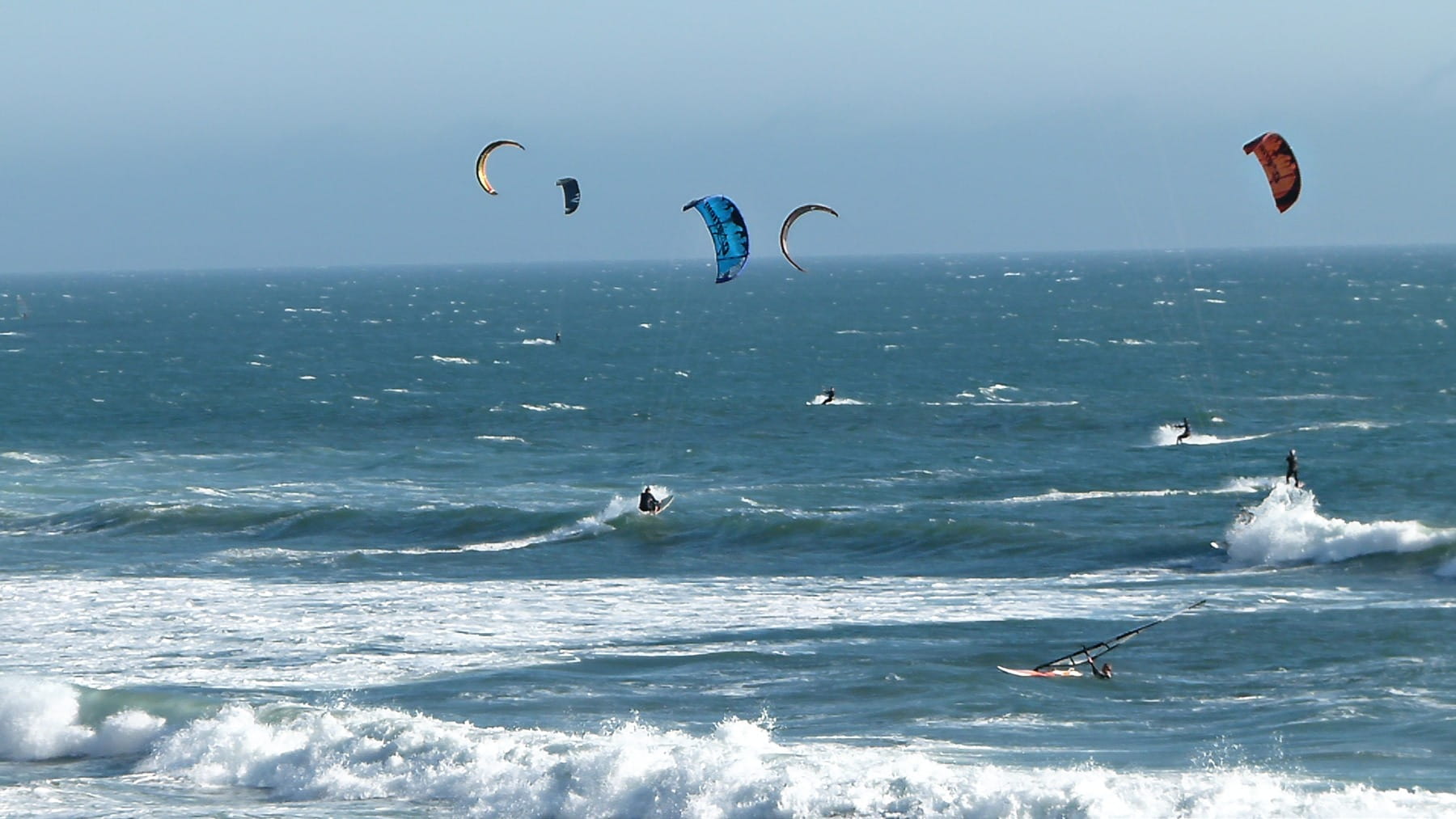 sky, freedom, 720P, water, waterfront, nature, horizon over water, day, paraglider, aquatic sport, flying, sea kiting, outdoor, wave, outdoors, beauty in nature, HD Wallpaper