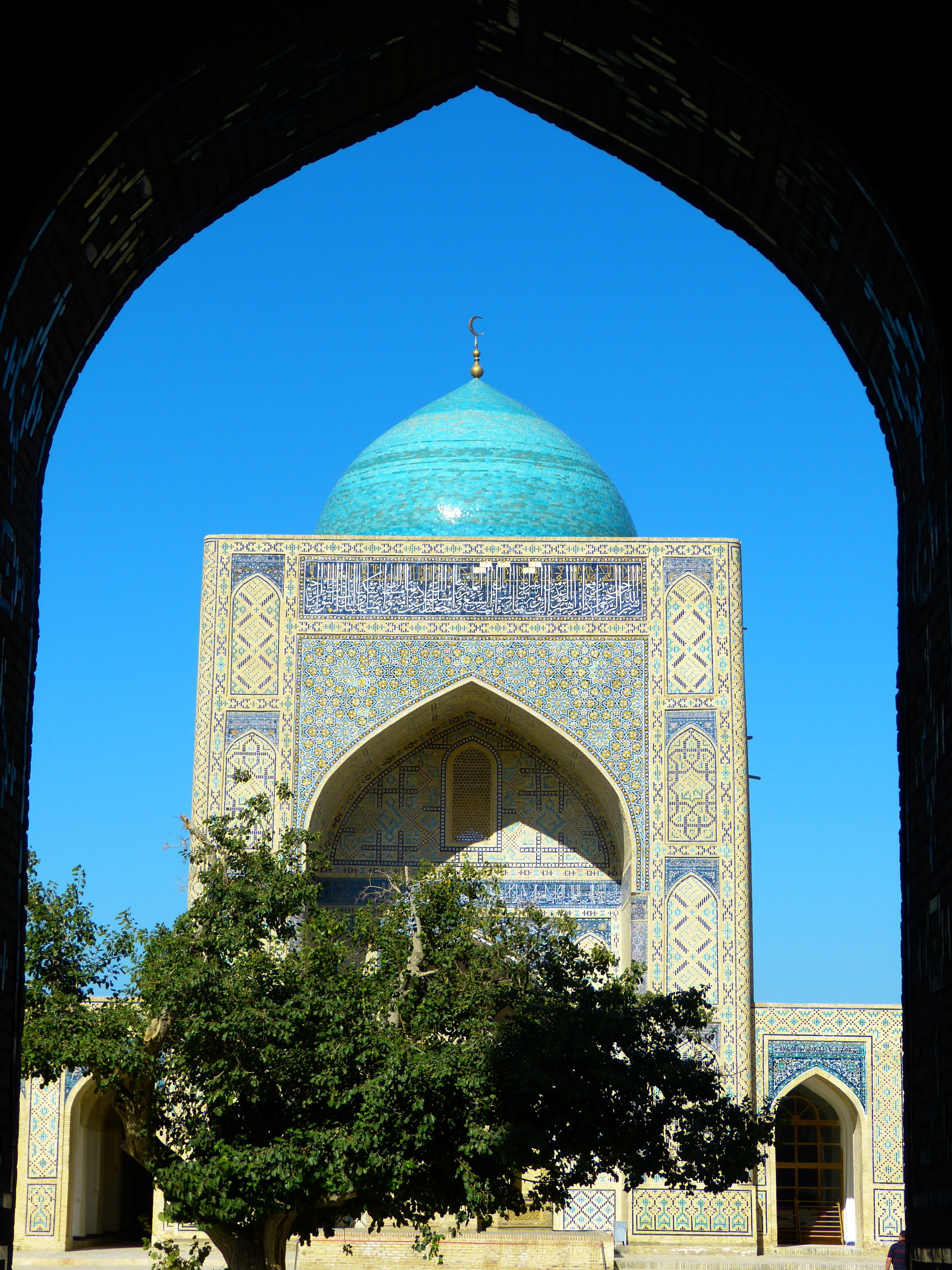 courtyard, building exterior, plant, mosque, sky, built structure, tree, no people, place of worship, mosaic, spirituality, clear sky, kalon mosque islam, Phone HD Wallpaper