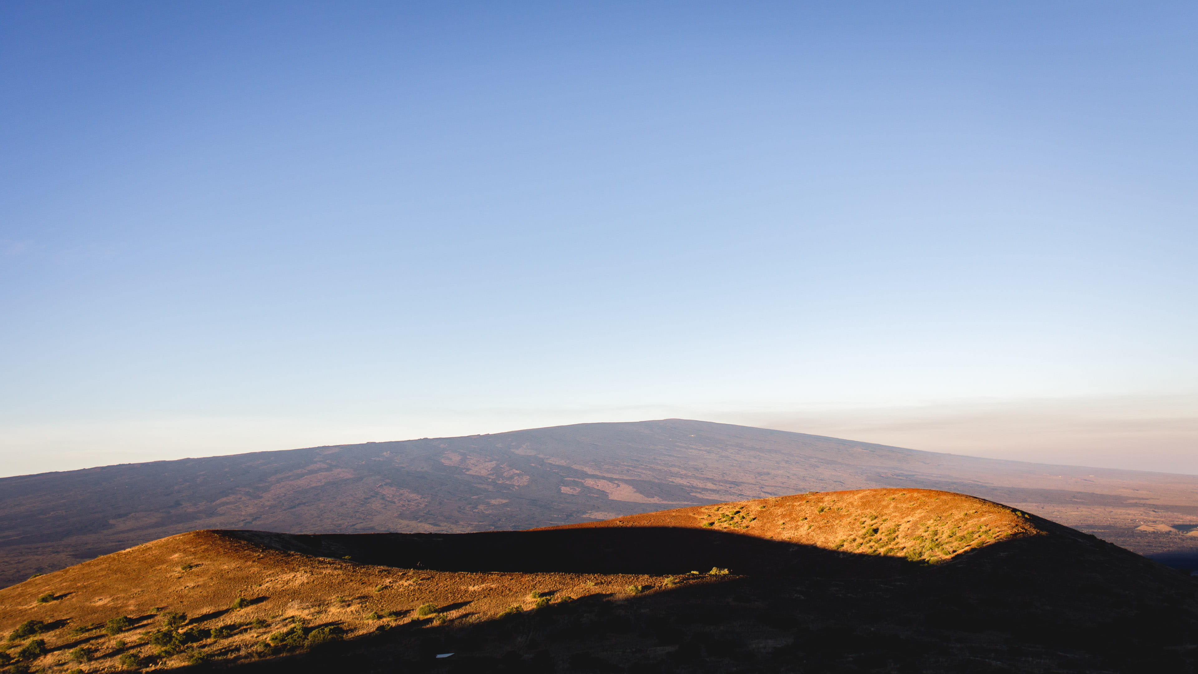clear sky, 4K, landscape, environment, remote, volcanic crater, copy space, beauty in nature, outdoors, scenics - nature, land, non-urban scene, arid climate, HD Wallpaper