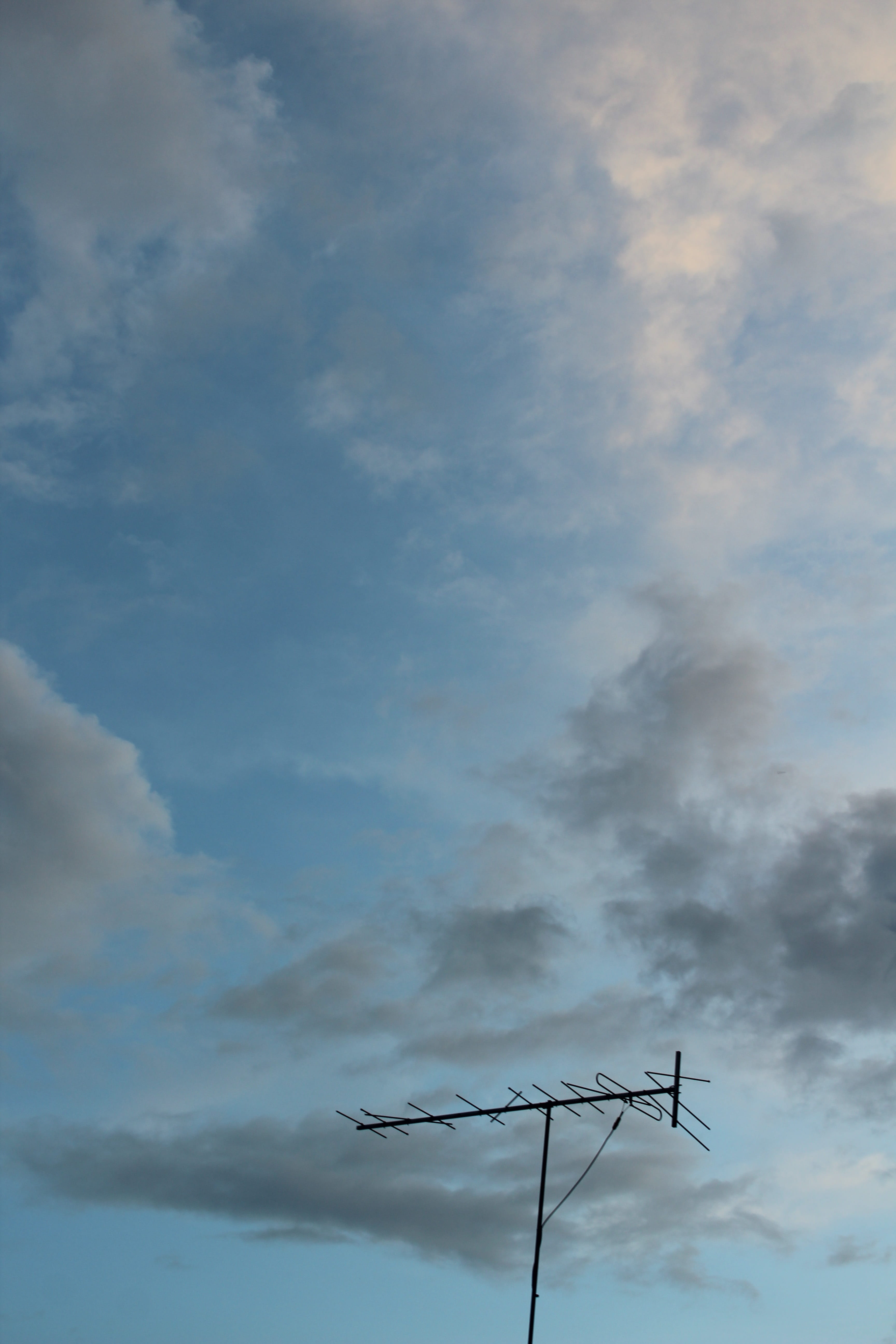 beauty in nature, no people, 5K, antenna - aerial, connection, antenna, communication, cloud - sky, television aerial, power supply, outdoors, sky, day, Phone HD Wallpaper