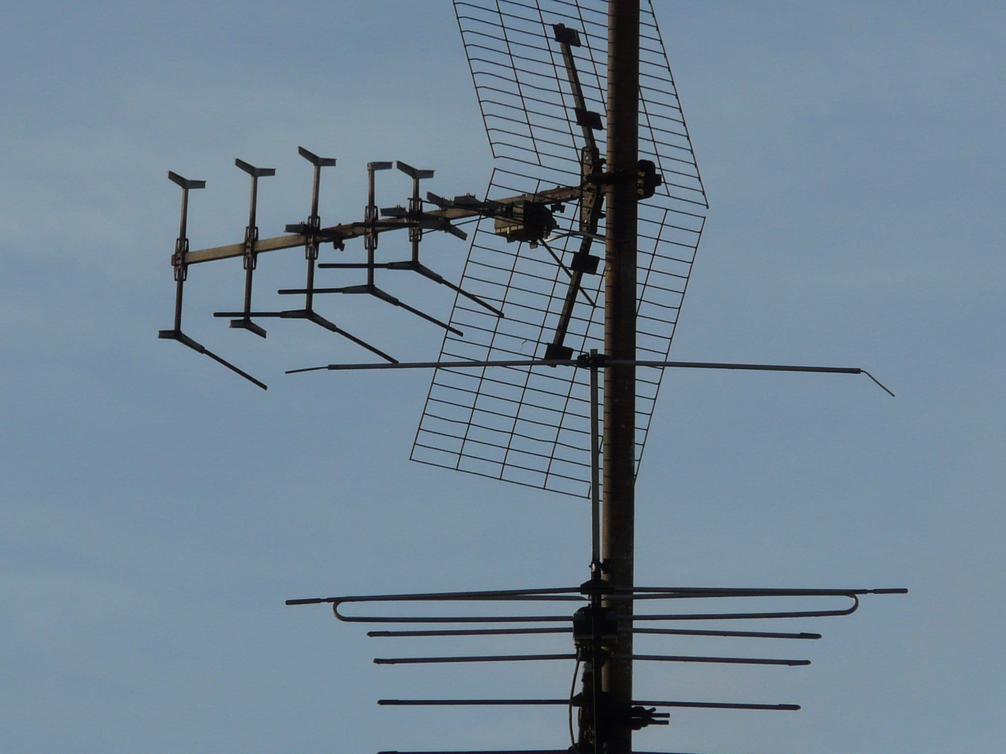 radio, outdoors, clear sky, built structure, 1080P, low angle view, blue, fuel and power generation, cable, Radio, communication, architecture, no people, HD Wallpaper
