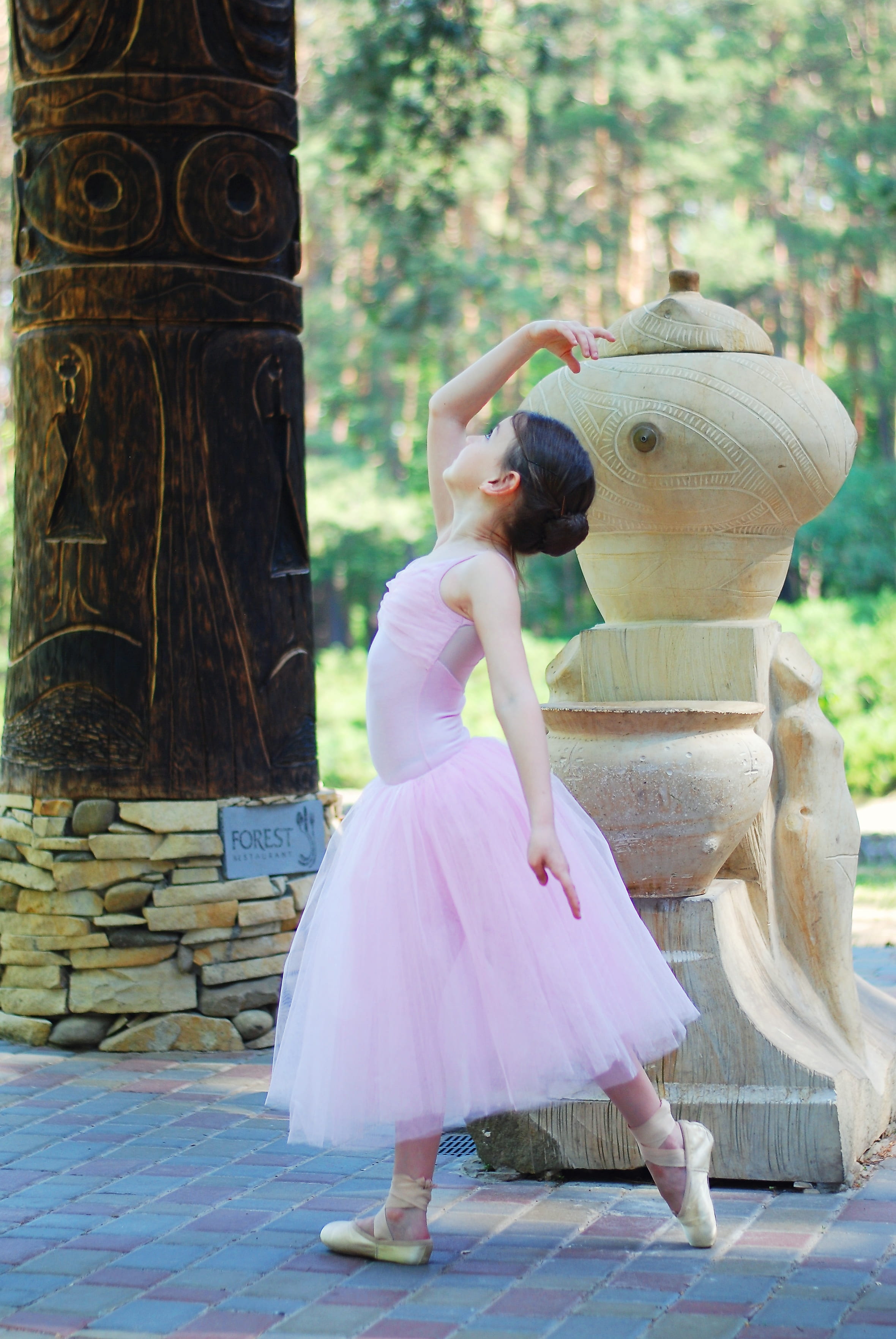 2K, wearing, one person, premiere, dancer, adult, sculpture, wood - material, clothing, holding, pointe shoes, dancing, real people, built structure, outdoors, Phone HD Wallpaper