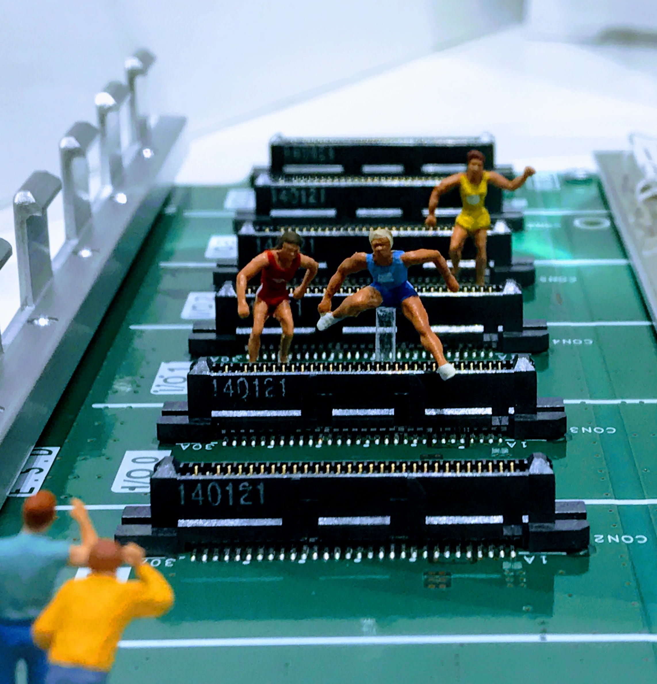 still life, chip, chess, computer chip, athlete, 1080P, tech, close-up, communication, electronics, water, computer hardware, computer part, 中央区, computer equipment, Phone HD Wallpaper