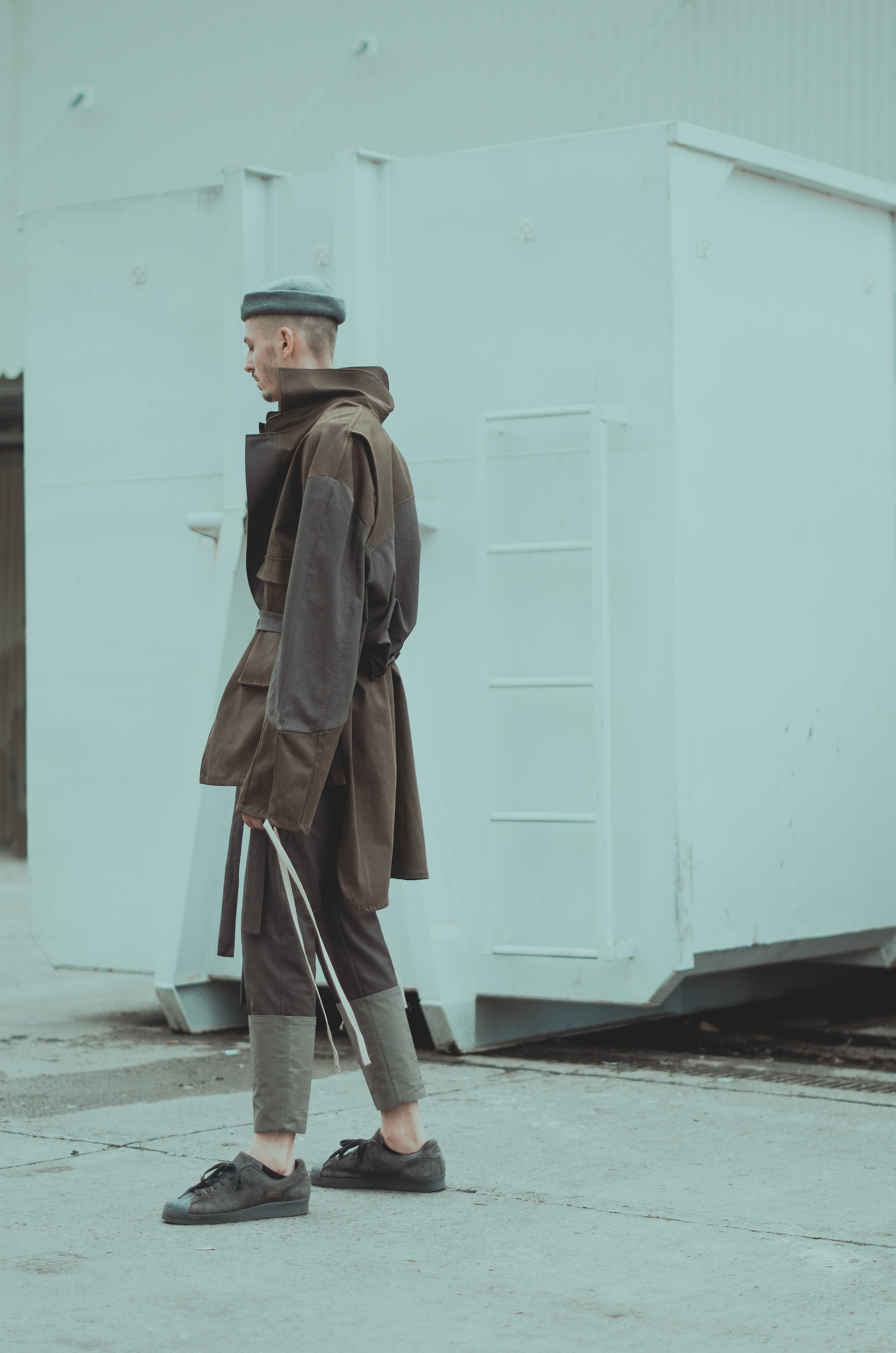 4K, cultures, brown, fashionable, armed Forces, clothing, military, model, clothe, walking, outdoors, men, one Person, women, tech, man, fashion, art, Phone HD Wallpaper