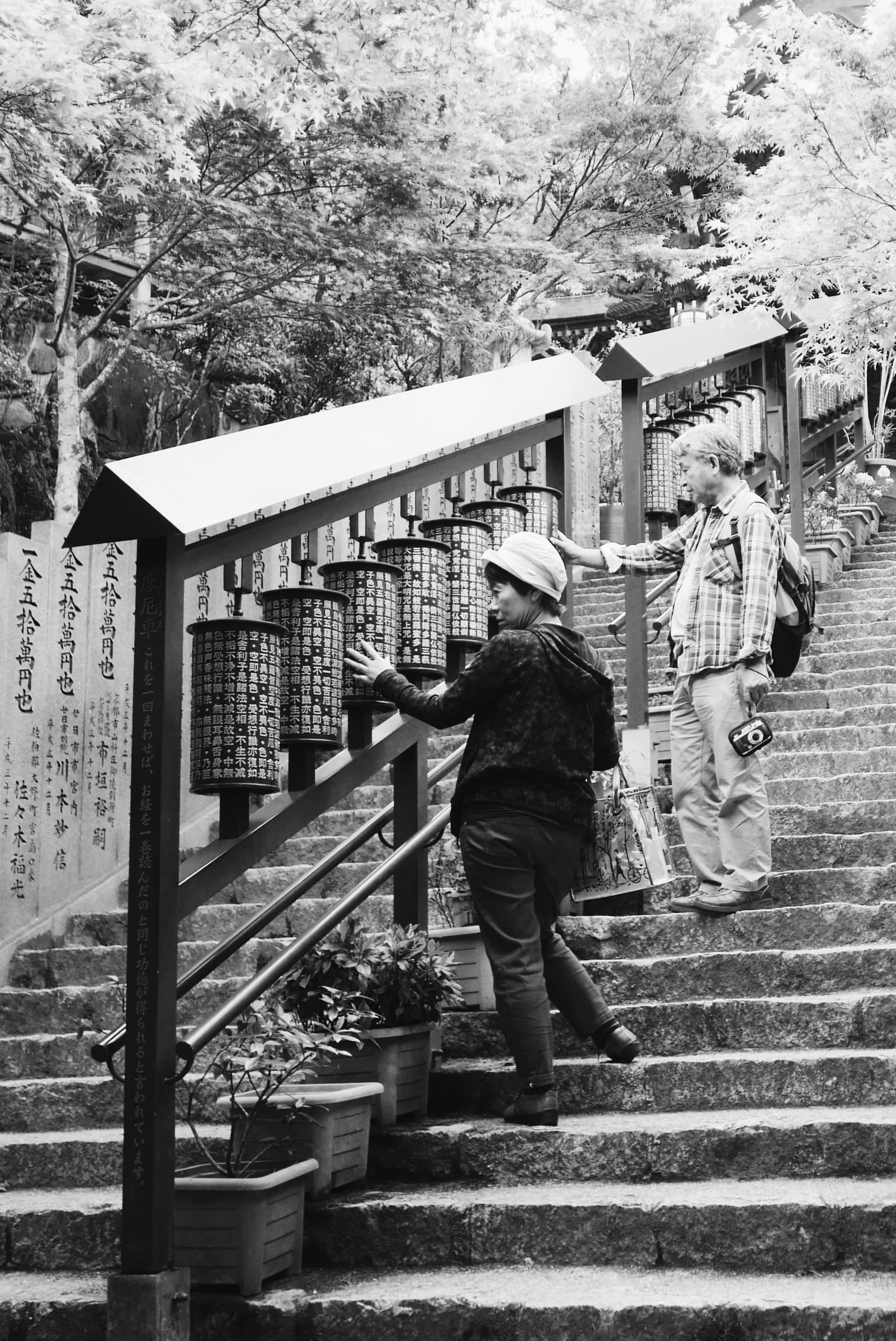 rear view, tourist, white, photography, hiroshima, leisure activity, railing, lifestyles, building exterior, built structure, streets, buddhism, pray, one person, Phone HD Wallpaper