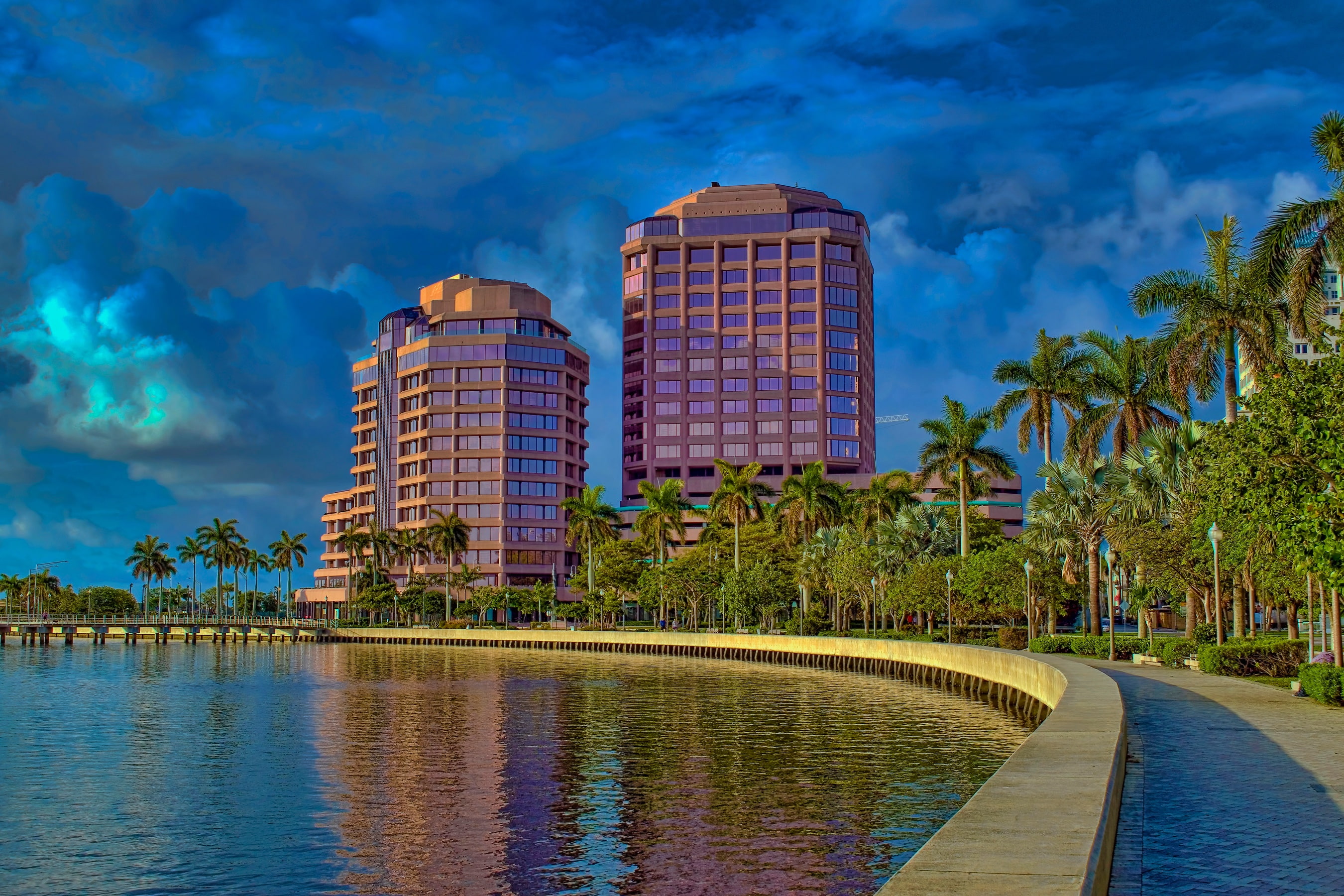 palm trees, USA, the sky, building, West Palm Beach, promenade, trees, clouds, FL, 2K, Bay, home, the sun, HD Wallpaper