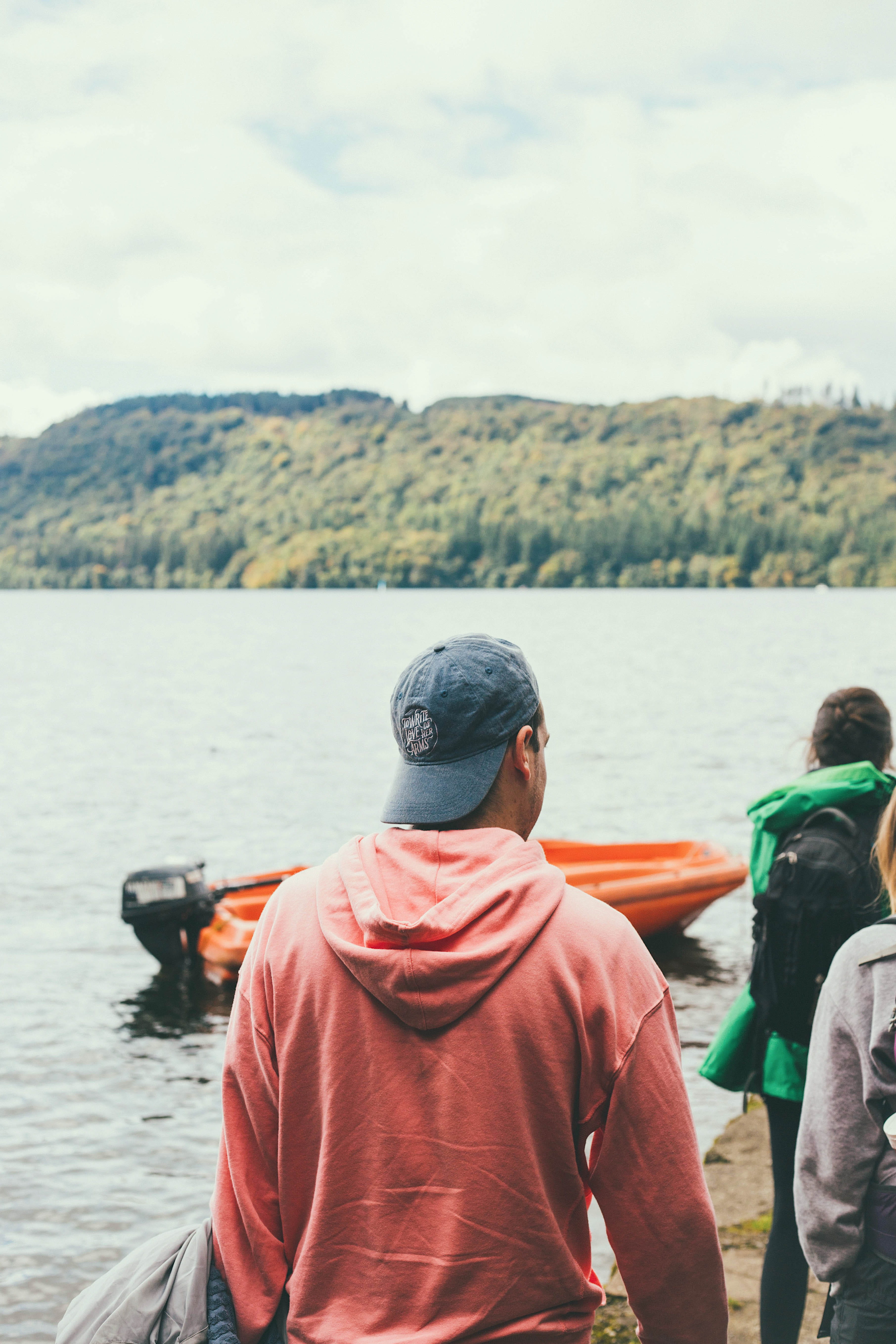 nature, travel, hiking, trees, sky, focus on foreground, real people, lake, adventure, outdoors, england, united kingdom, rear view, hat, lifestyles, people, Phone HD Wallpaper