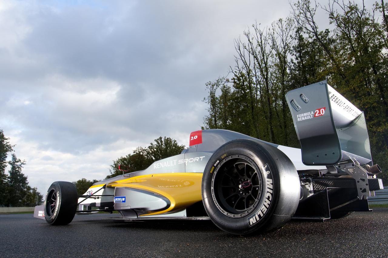 f, plant, sports race, renault, day, wheel, sky, car, road, communication, sport, tree, nature, transportation, no people, 720P, formula, racecar, land vehicle, HD Wallpaper