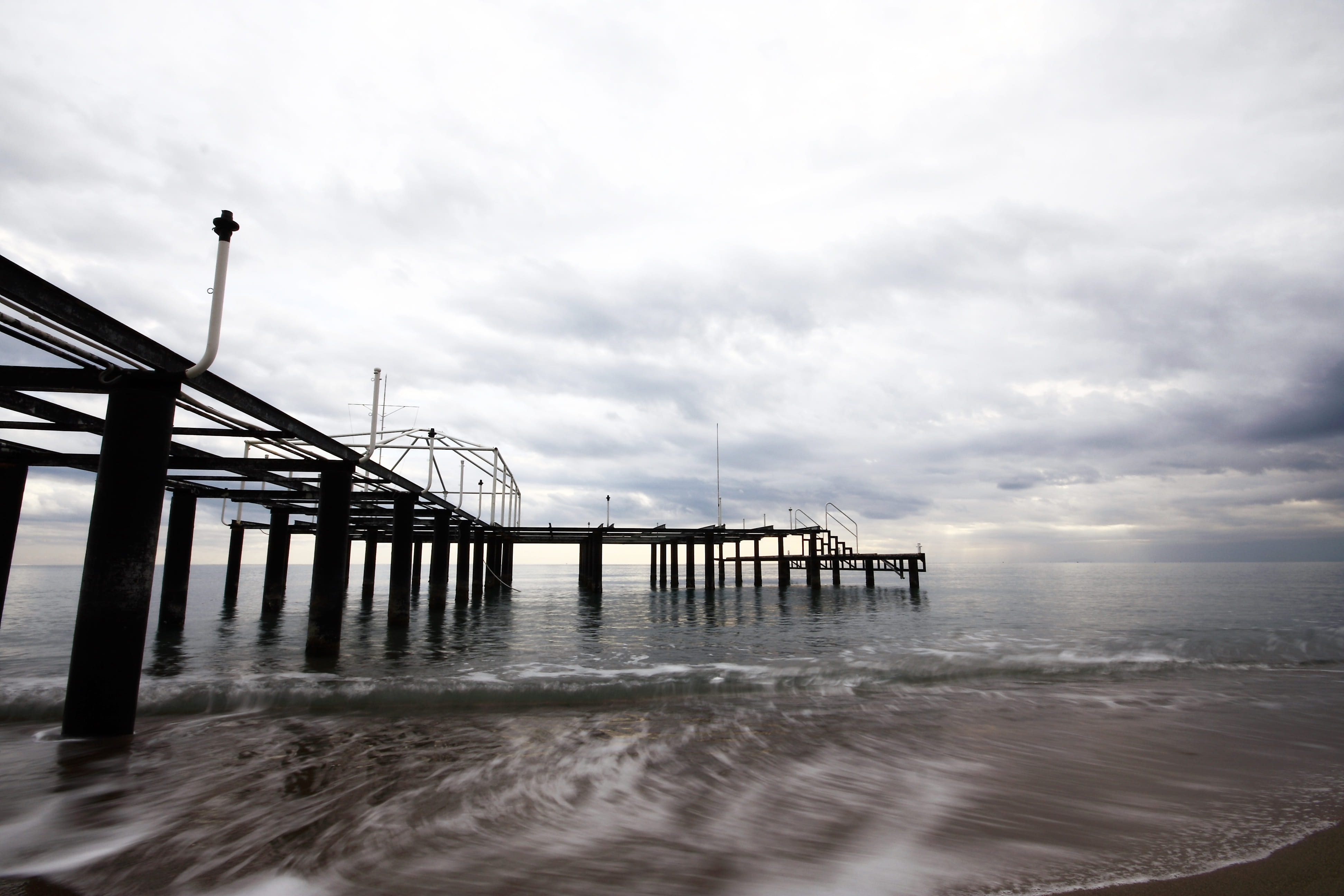 environmental, built structure, wooden post, storm, water, sea, in the evening, holiday, sand, nature, coastline, clouds, horizon, reflection, HD Wallpaper