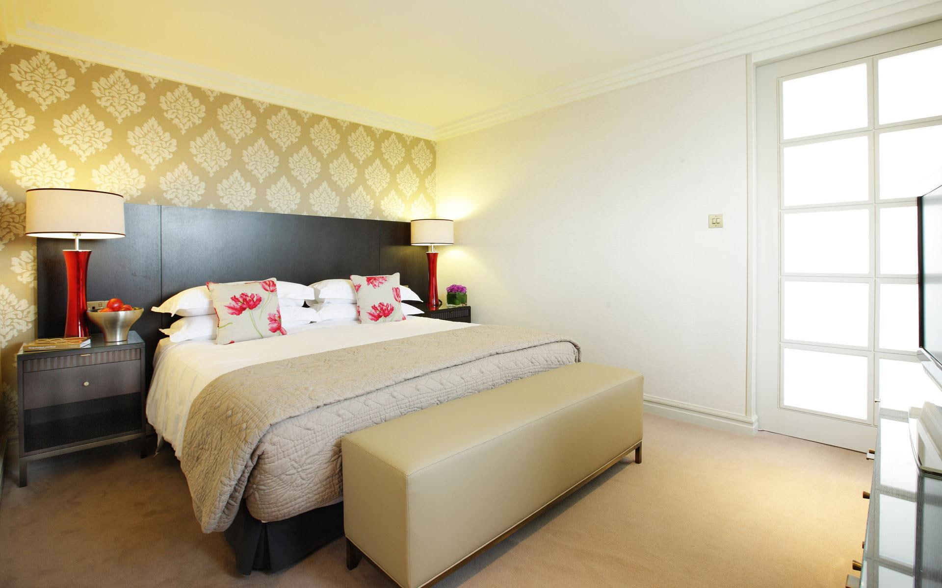 sidetables, 1080P, picture, colours, architecture, image, wallpape, window, flowers, bedroom, wooden, linen, wall, hotel, mattress, platform, room, bed, HD Wallpaper