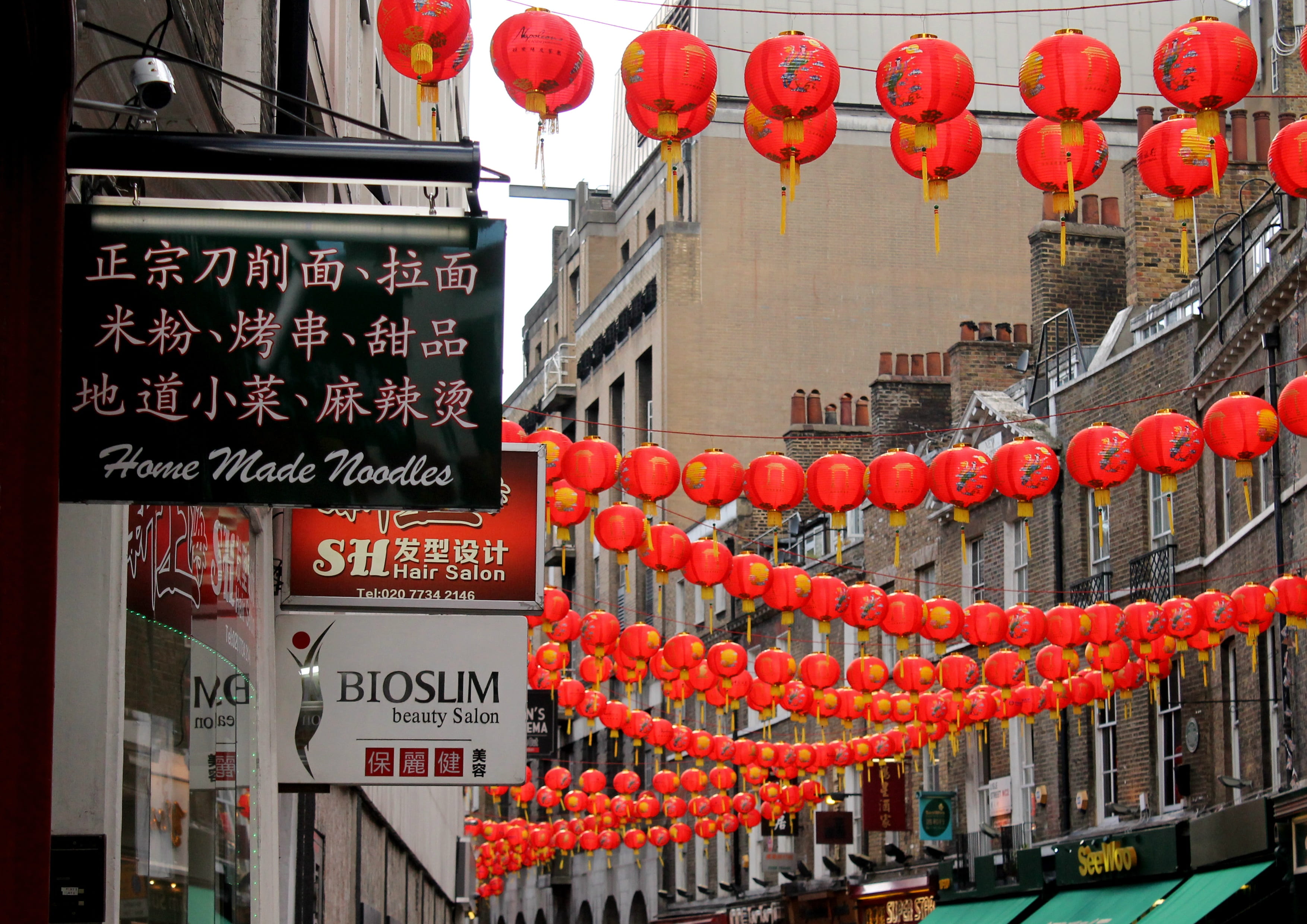 lantern, script, day, hanging, paper lantern, chinese, building, china town, outdoors, lighting equipment, red, residential district, city, bunting, england, HD Wallpaper