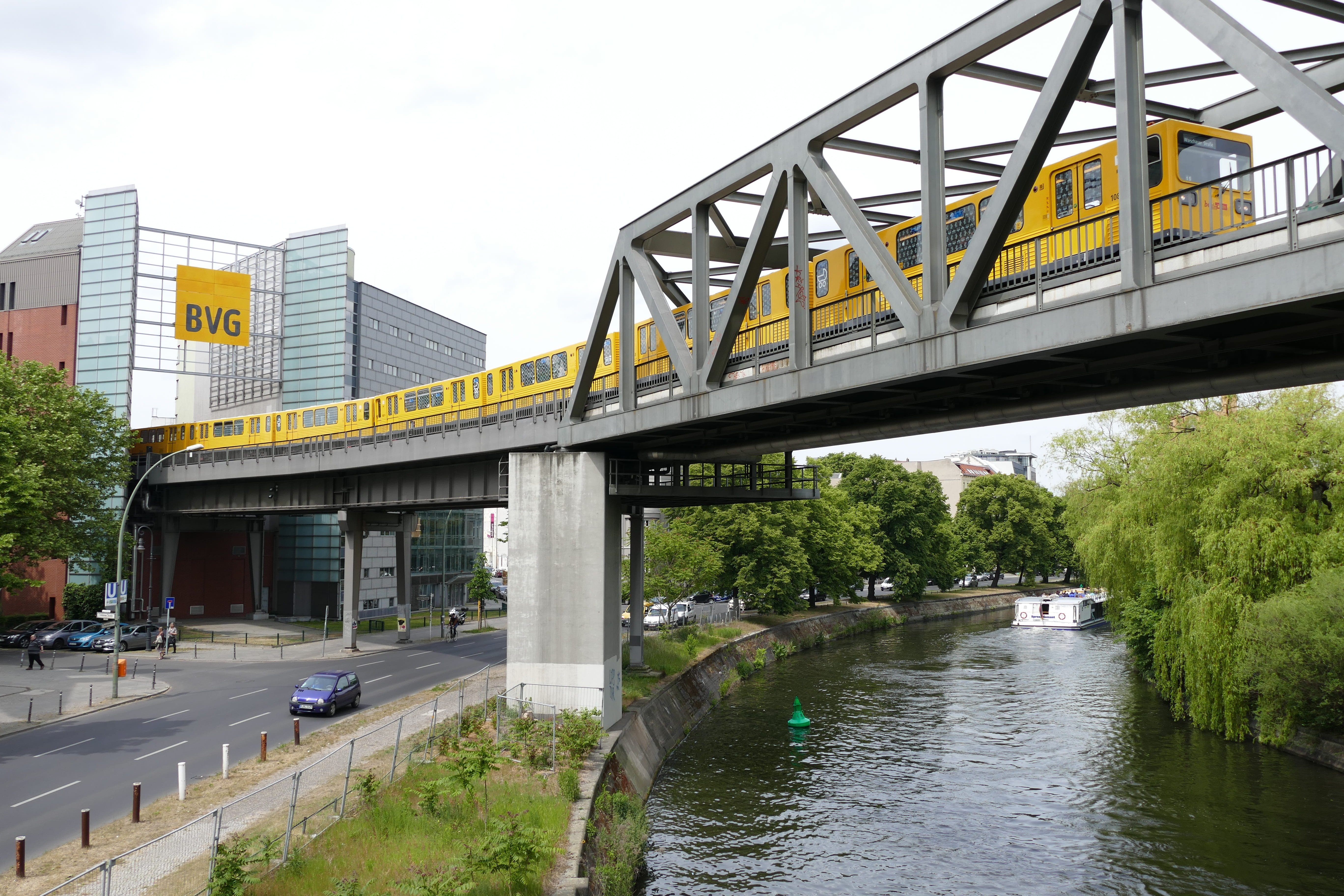 built Structure, outdoors, berlin, urban Scene, kreuzberg, city, Kreuzberg, river, plant, water, channel, bridge - Man Made Structure, sky, transport, building exterior, HD Wallpaper